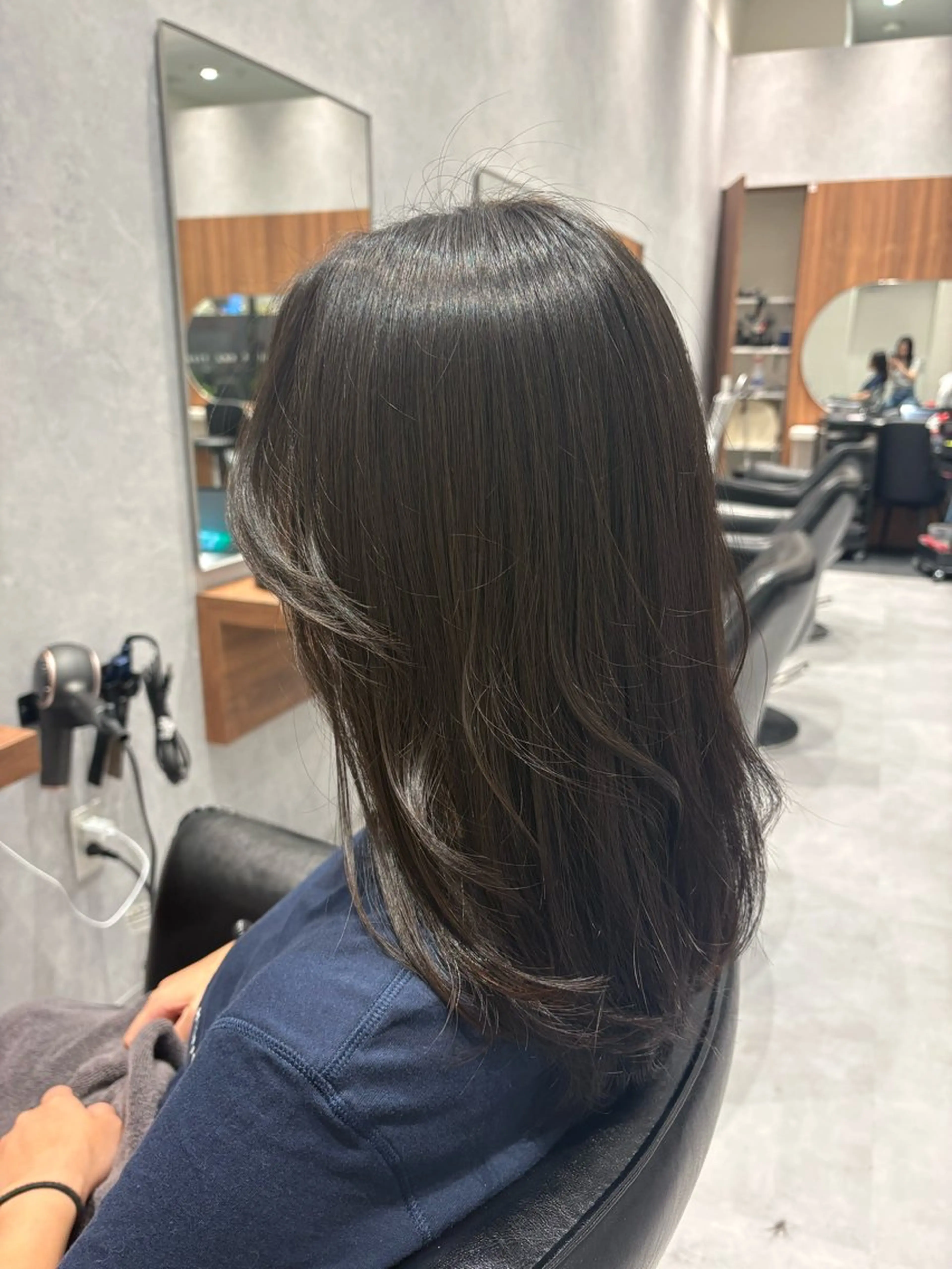 ミディアム レイヤーカット ローレイヤー 髙田 千華 髪質改善ストレートのヘアスタイル