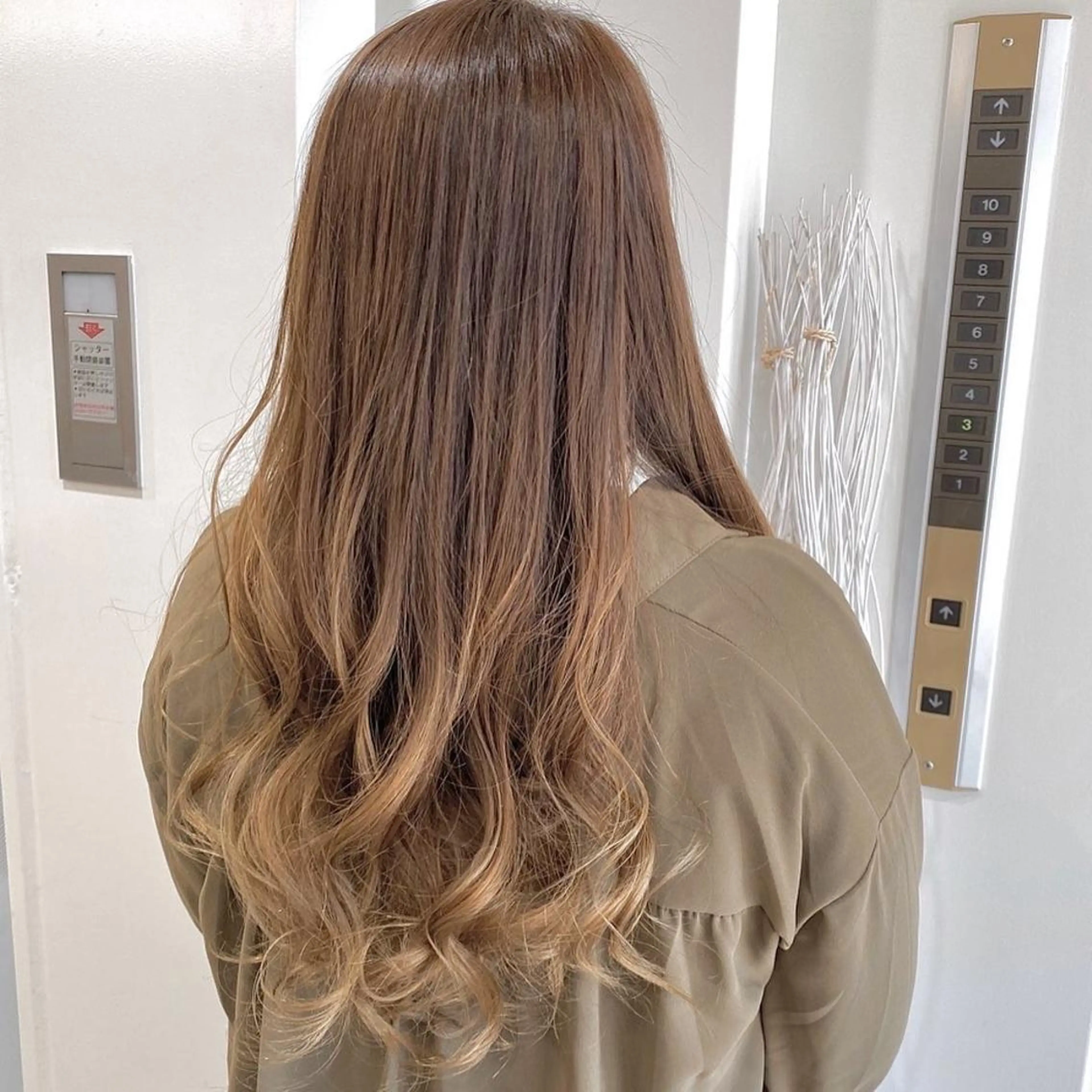 ロング カラー ベージュカラー グラデーションカラー やじま ひろこのヘアスタイル