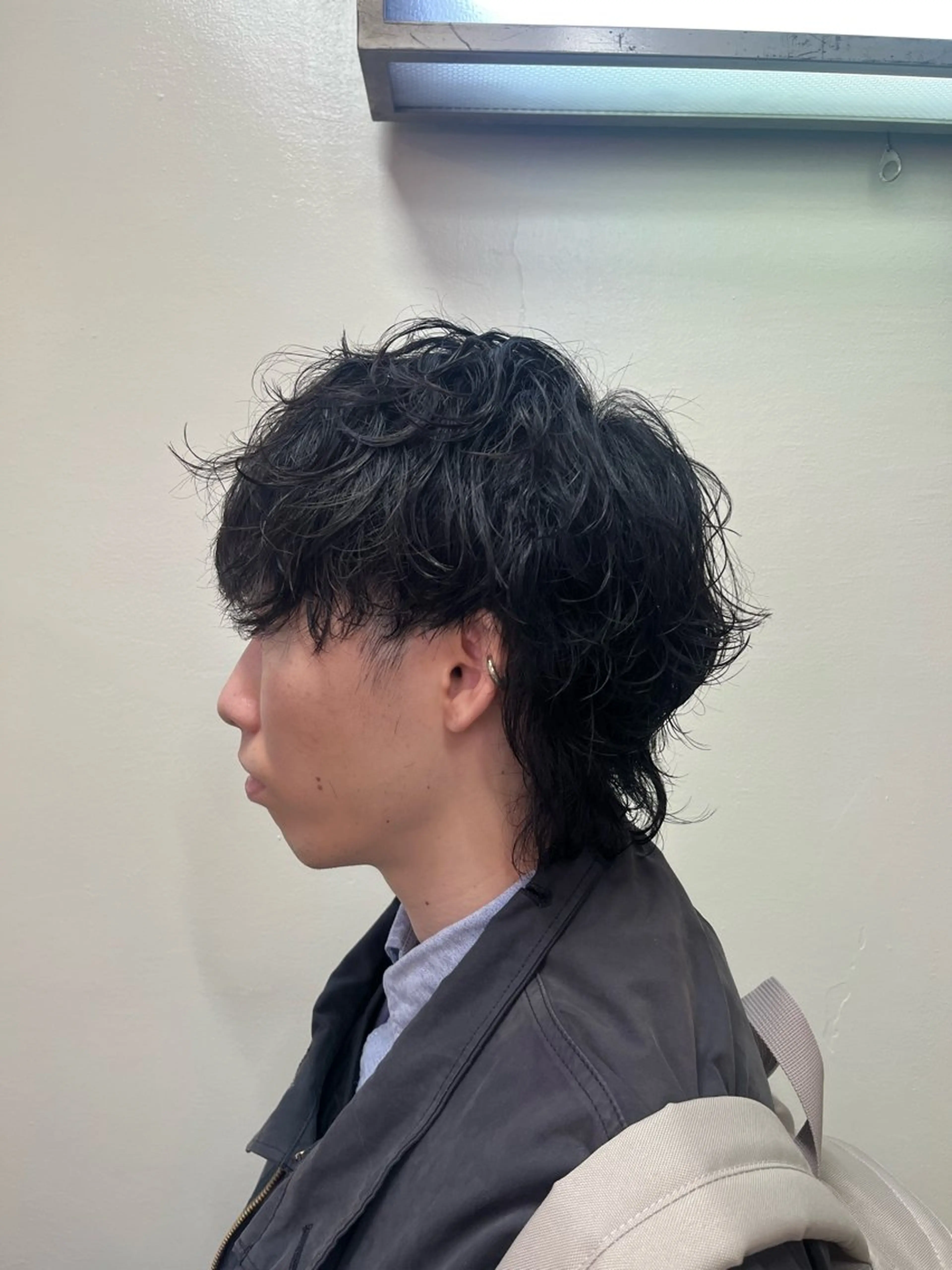 ミディアム パーマ メンズ ミディアムパーマ メンズパーマ メンズウルフカット ウルフカット スパイラルパーマ カット パーマ 韓国メンズヘア/ 毛流れヘア　須田龍世のヘアスタイル