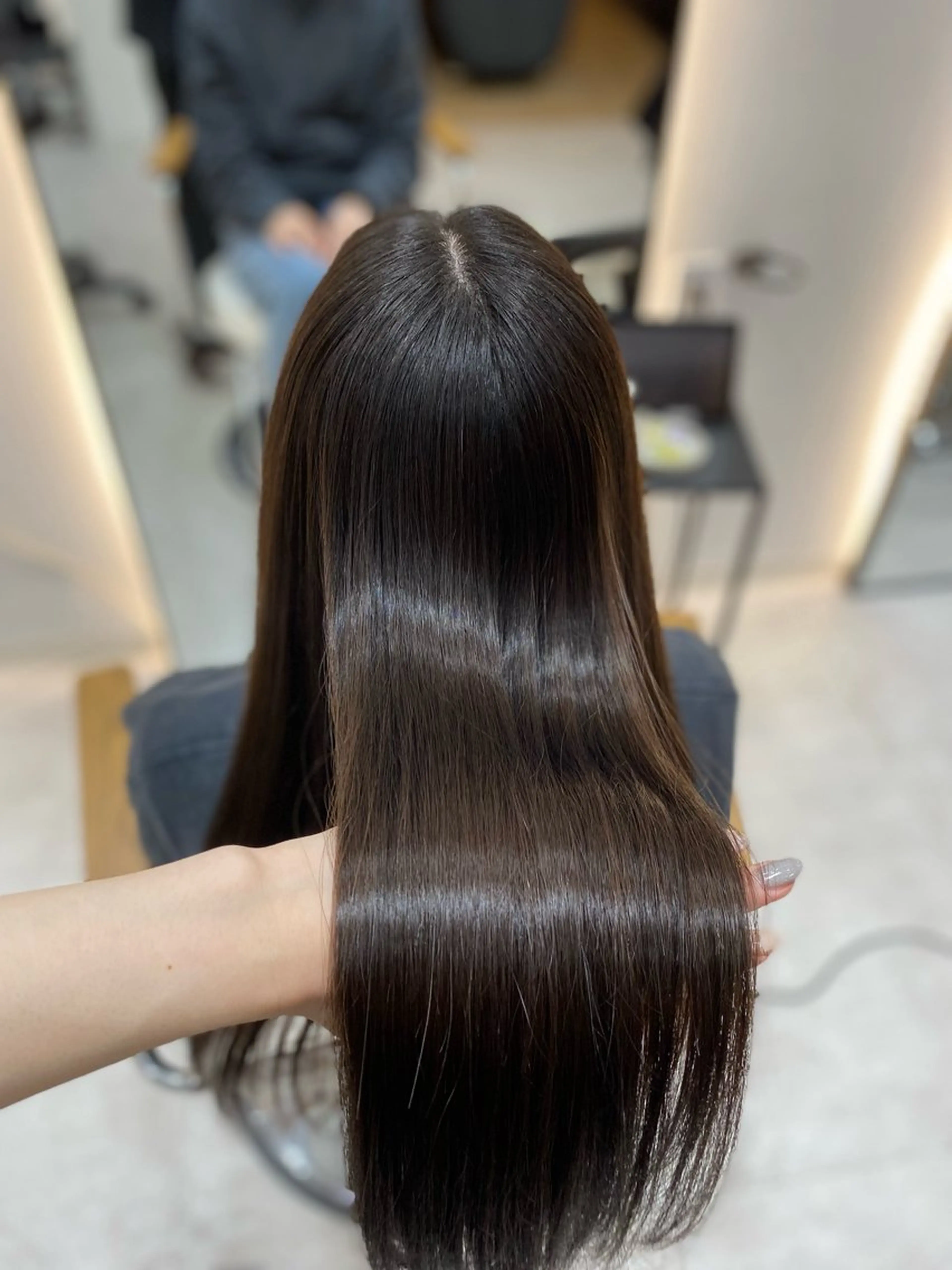 ロング パーマ 顔周りカット 縮毛矯正 カット 縮毛矯正 トリートメント 艶髪・透明感カラー・ 韓国ヘア・Yuriのヘアスタイル