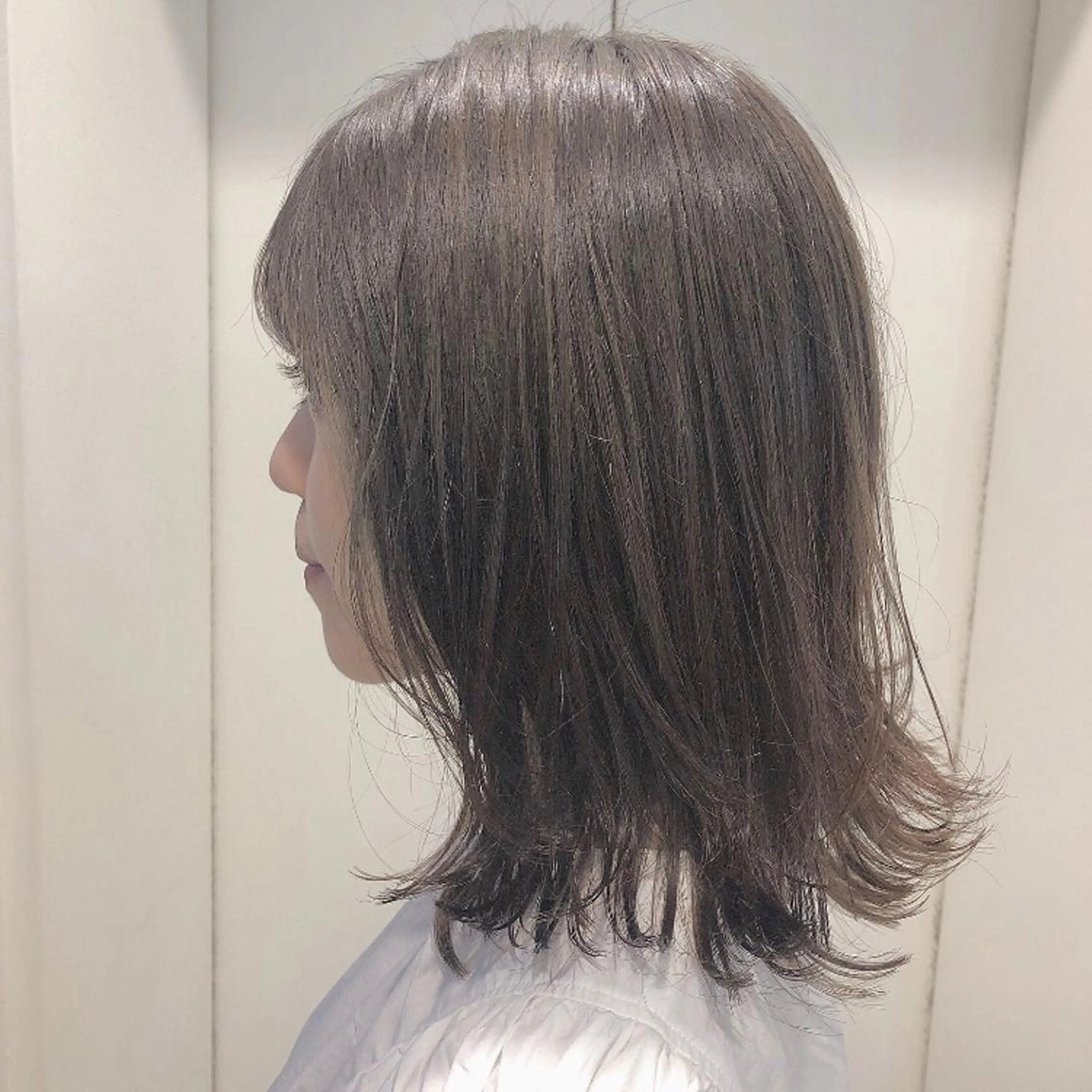 ミディアム カラー TRENCH　相澤 果歩のヘアスタイル