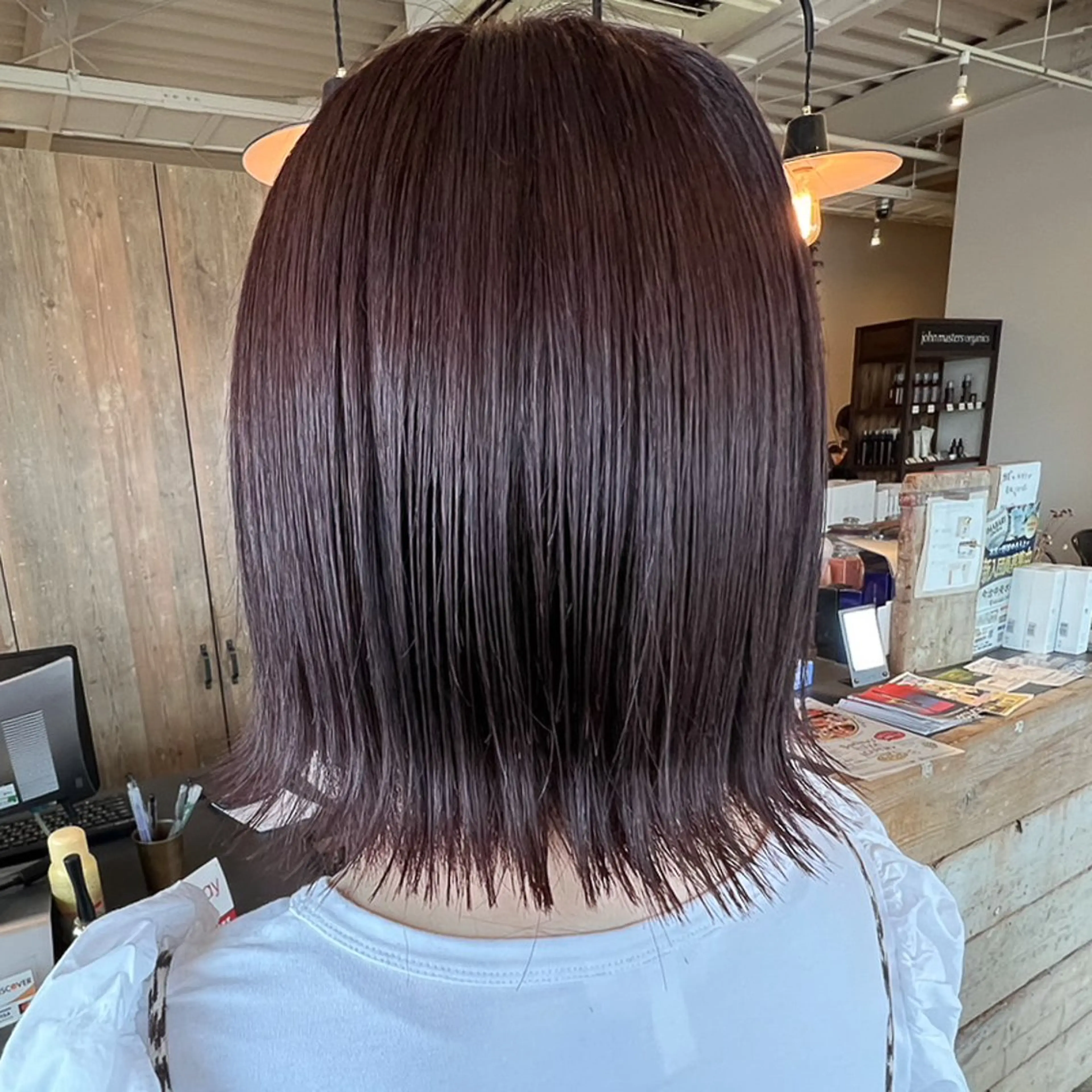 ショート カラー 切りっぱなしボブ ブラウンカラー ボブ 外ハネヘア カット ヘアカラー トリートメント 岸下 理緒のヘアスタイル