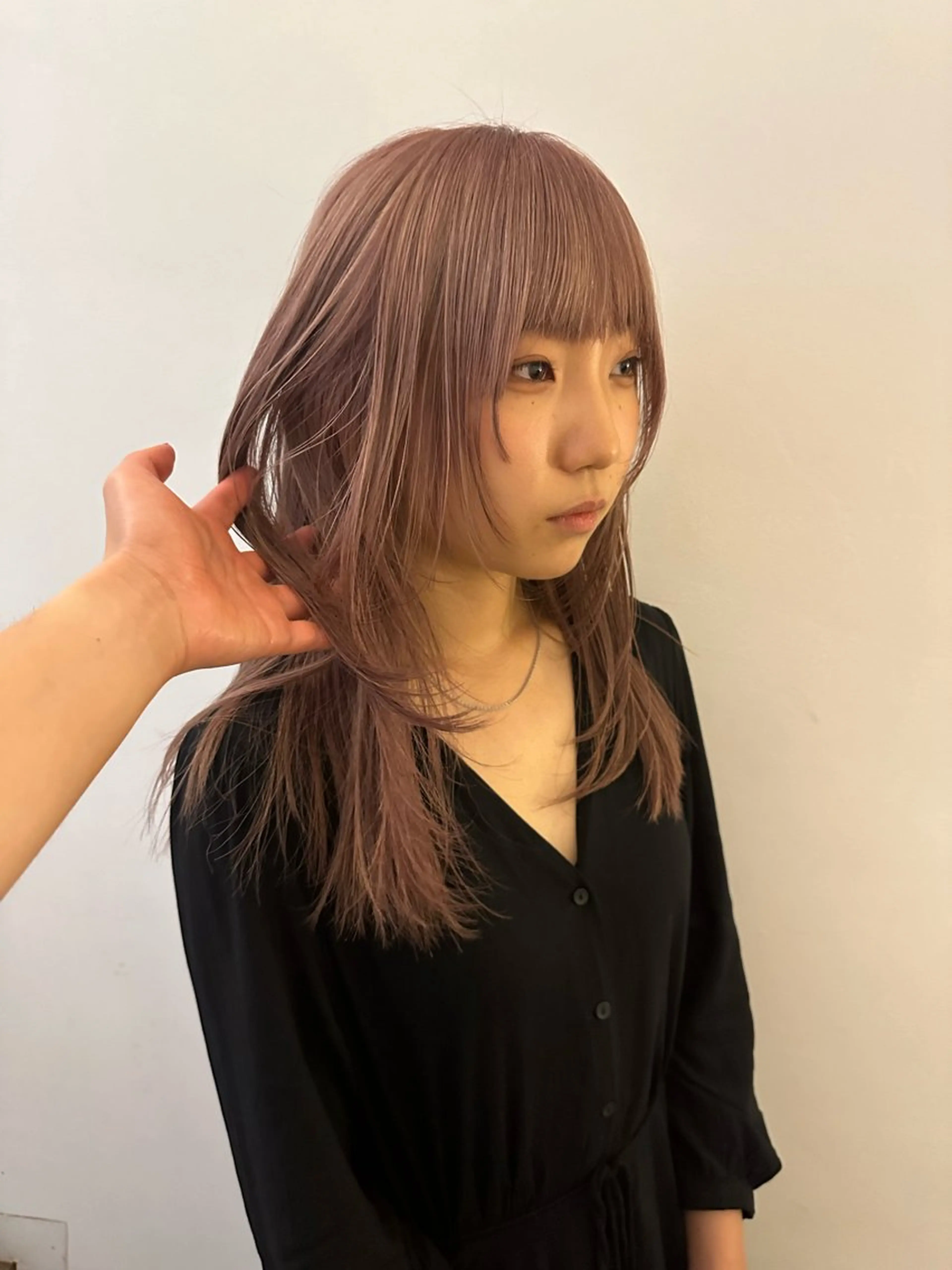 ミディアム カラー ベージュカラー ミルクティーベージュ ハイライト🌟/ ボブ/豊田のヘアスタイル