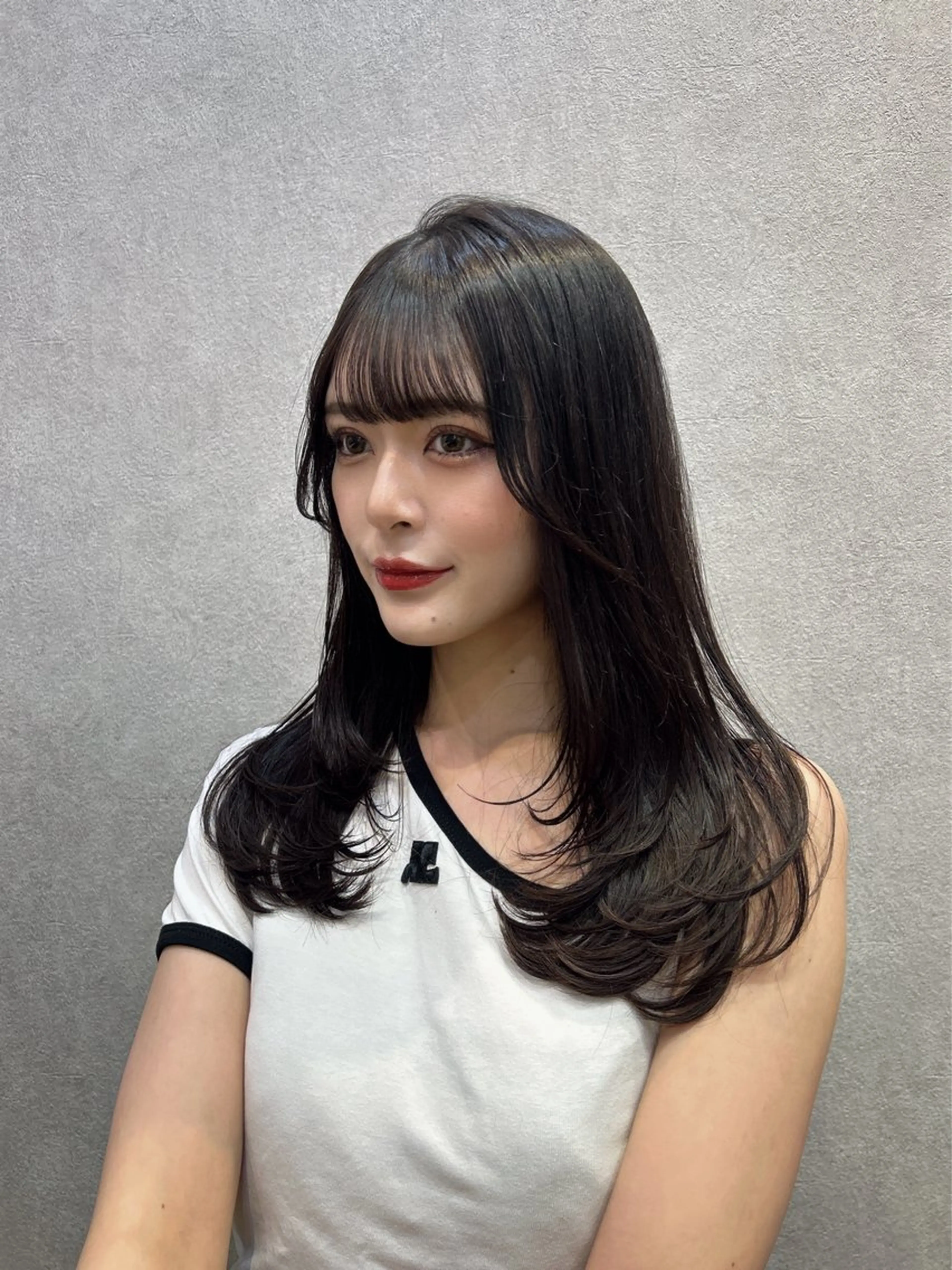 セミロング カラー ヘアアレンジ 黒髪 ブルーカラー ブルーブラック レイヤーカット 🩷韓国ヘア/ヨシン モリ🩷Maikaのヘアスタイル