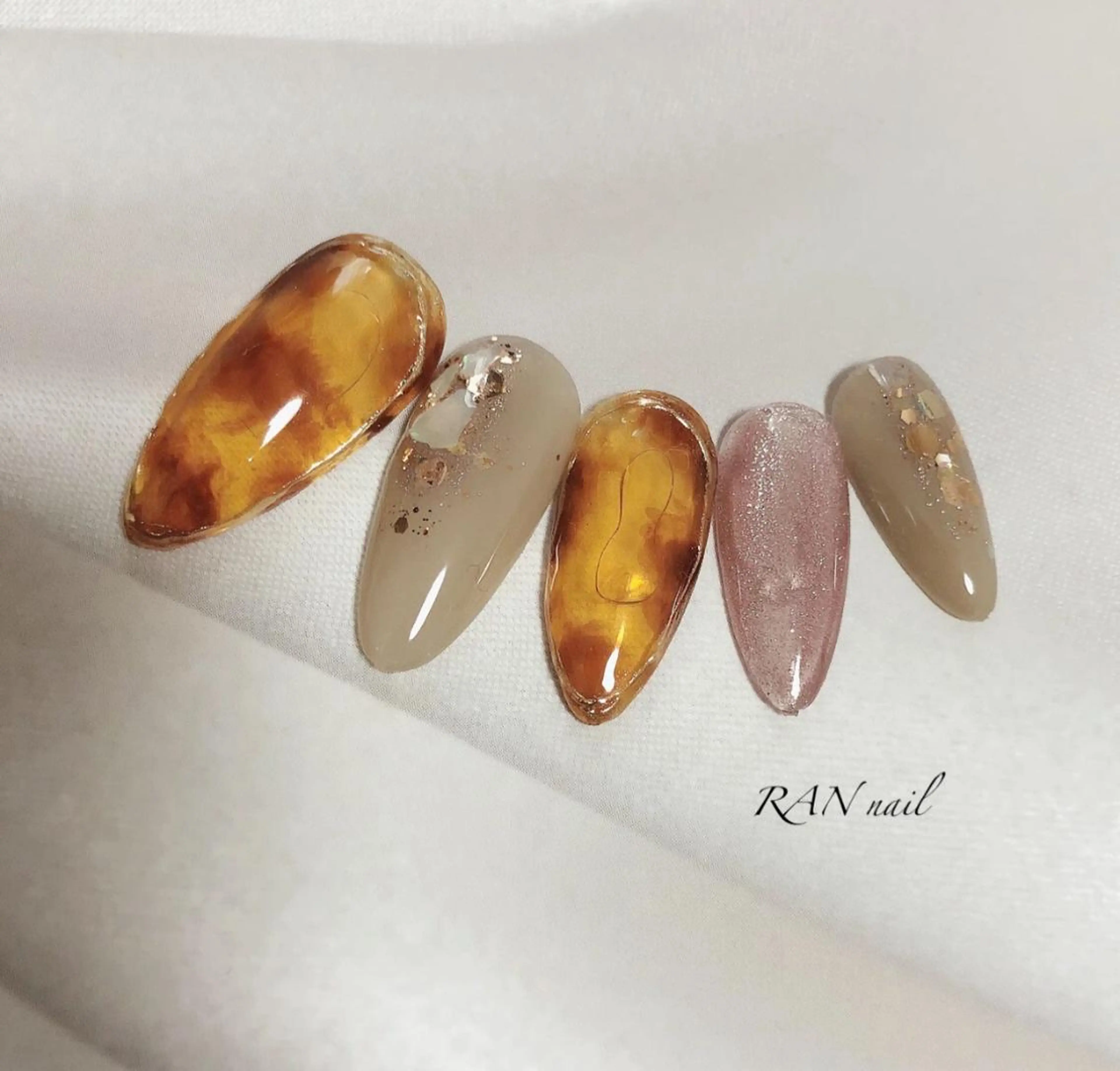 ネイル べっ甲ネイル ジェルネイル マグネットネイル ニュアンスネイル オフィスネイル ハンドネイル フットネイル RAN nailのネイルデザイン