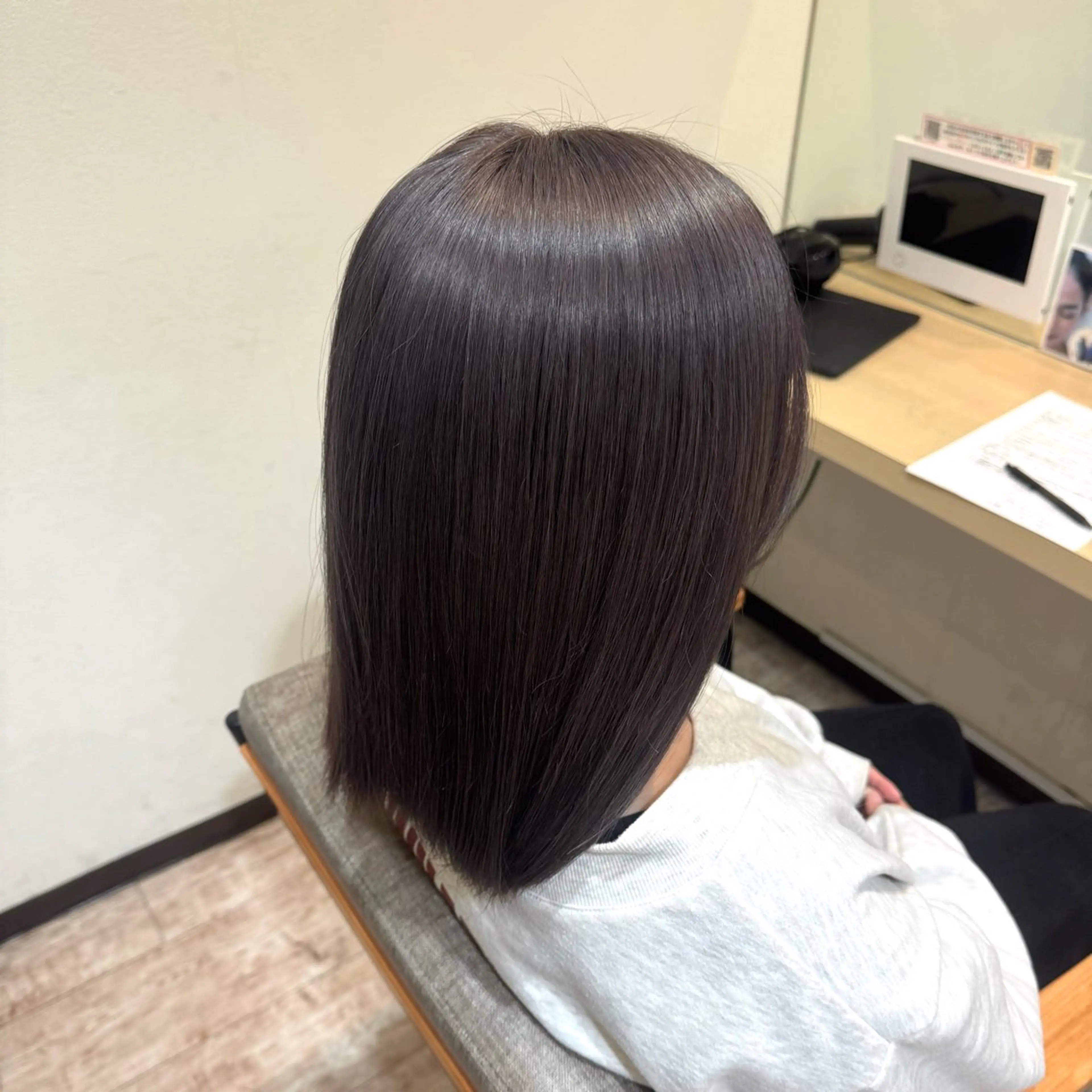 カラー ベージュカラー ブリーチ 透明感カラー ダブルカラー ミルクティーベージュ 鈴木 瑠花のヘアスタイル