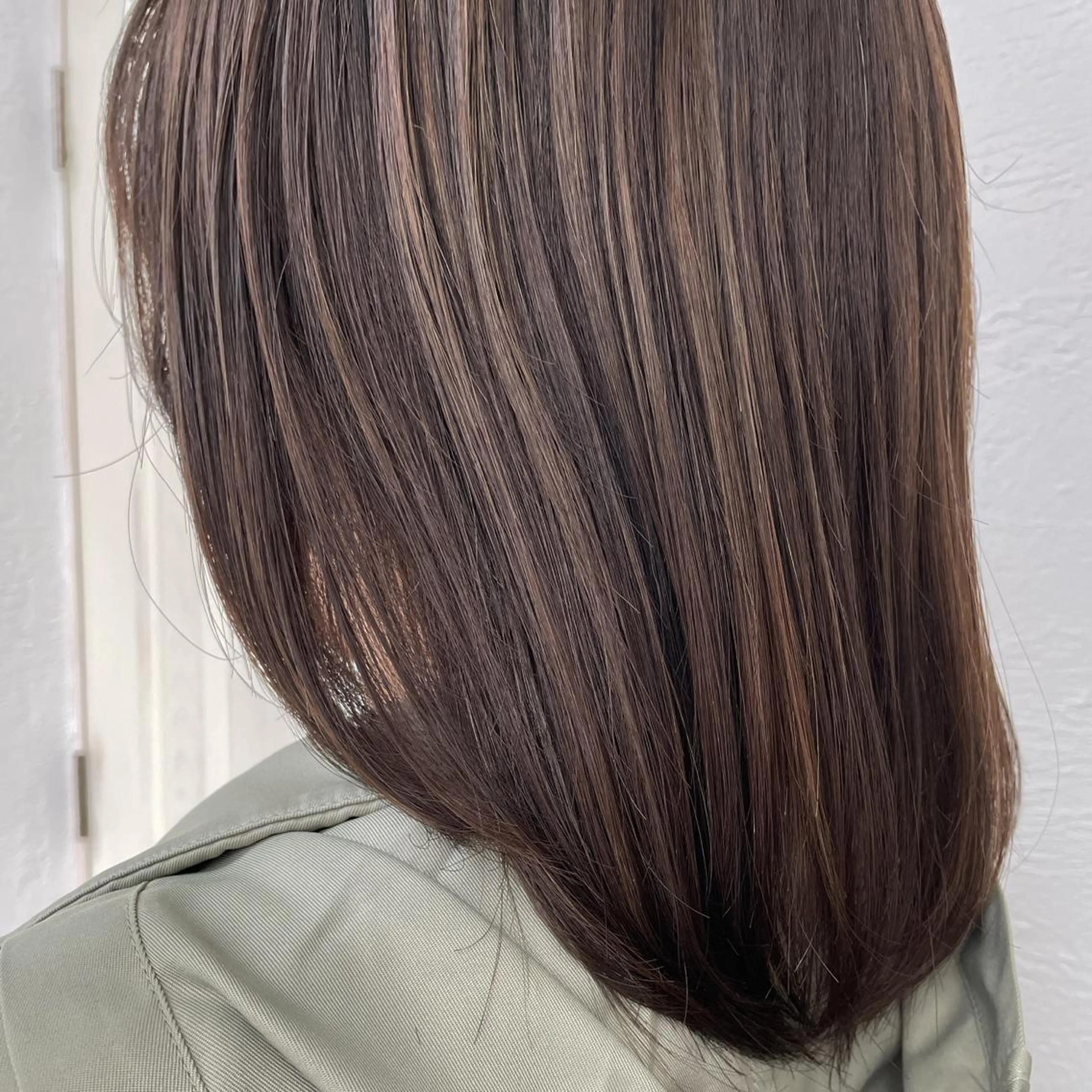 セミロング カラー fio マナミのヘアスタイル