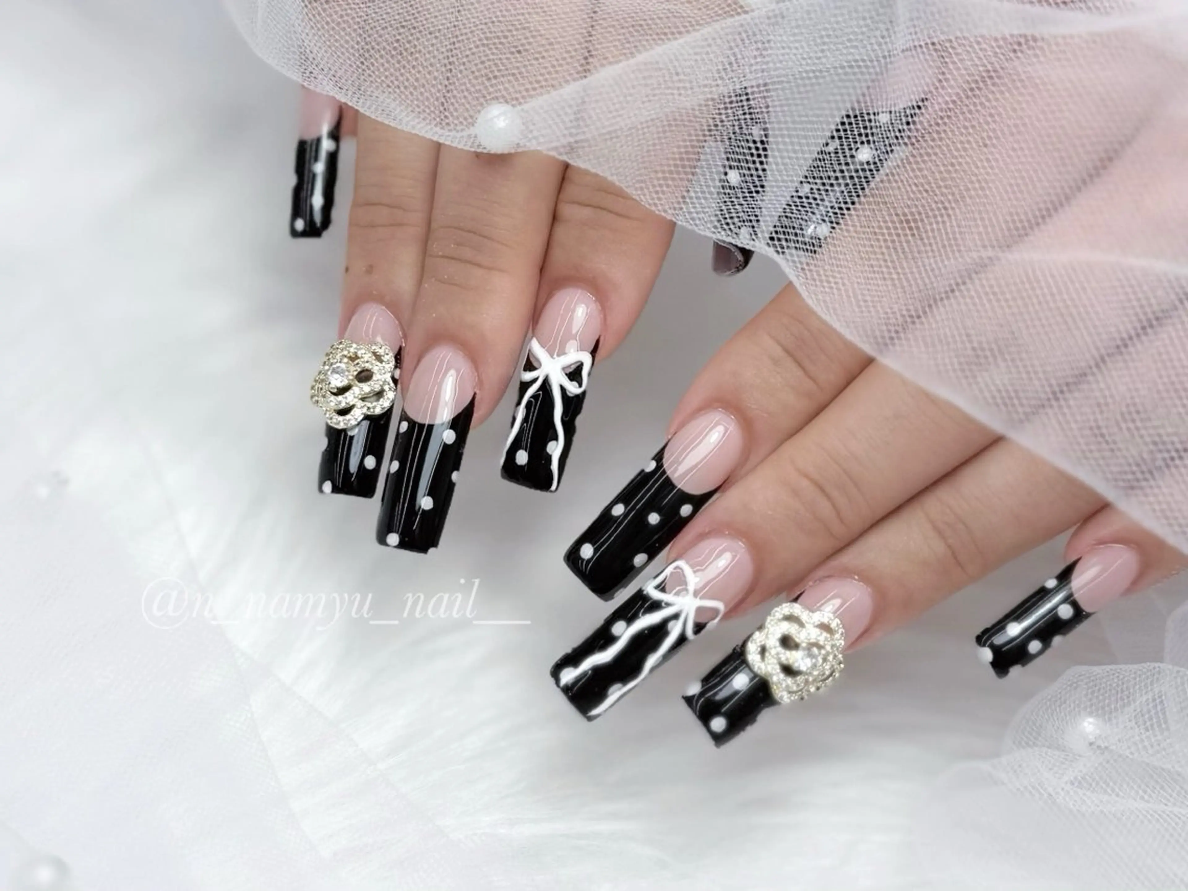 ネイル ドット フレンチネイル ALPHA. ナツキ✨痛ネイルのネイルデザイン