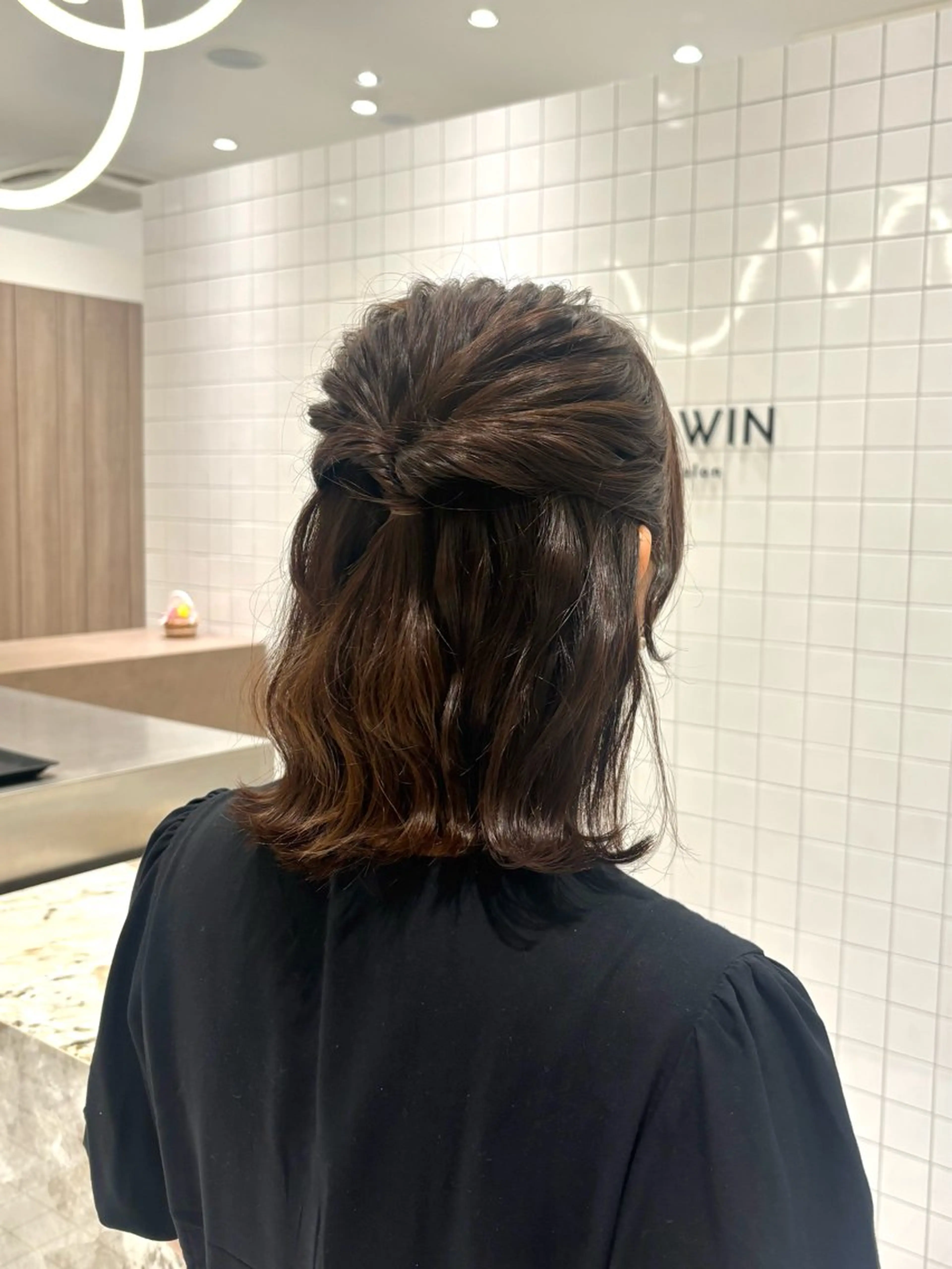 ミディアム 久力琴音''透明感 カラー''アレンジのヘアスタイル