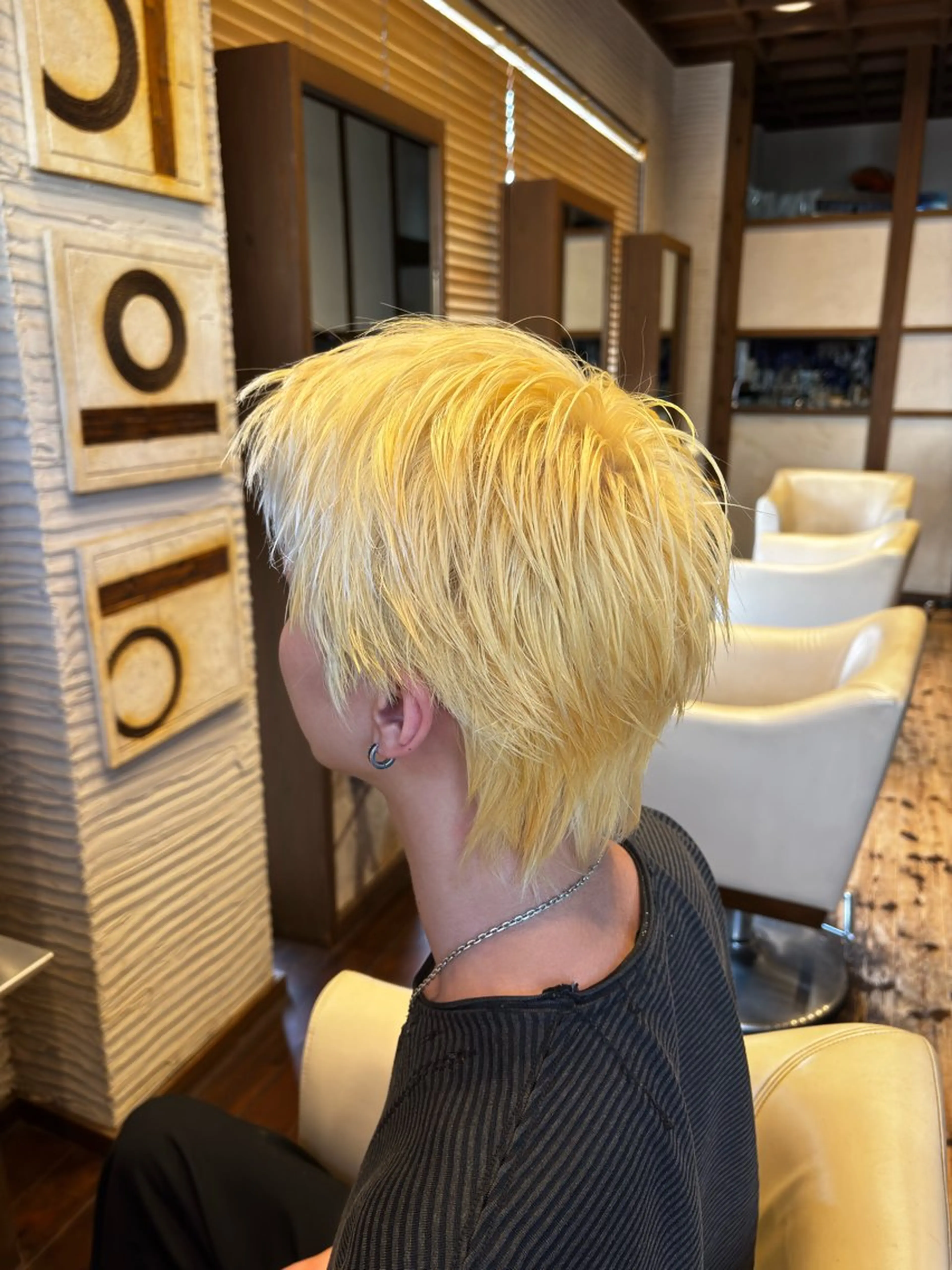 カラー メンズ メンズブリーチ メンズハイトーン ブリーチ 抜きっぱなしブロンド ハイトーンカラー ヘアカラー りずむヘアデザイン所属・Rhythm / RYOMAの眉毛・アイブロウイメージ