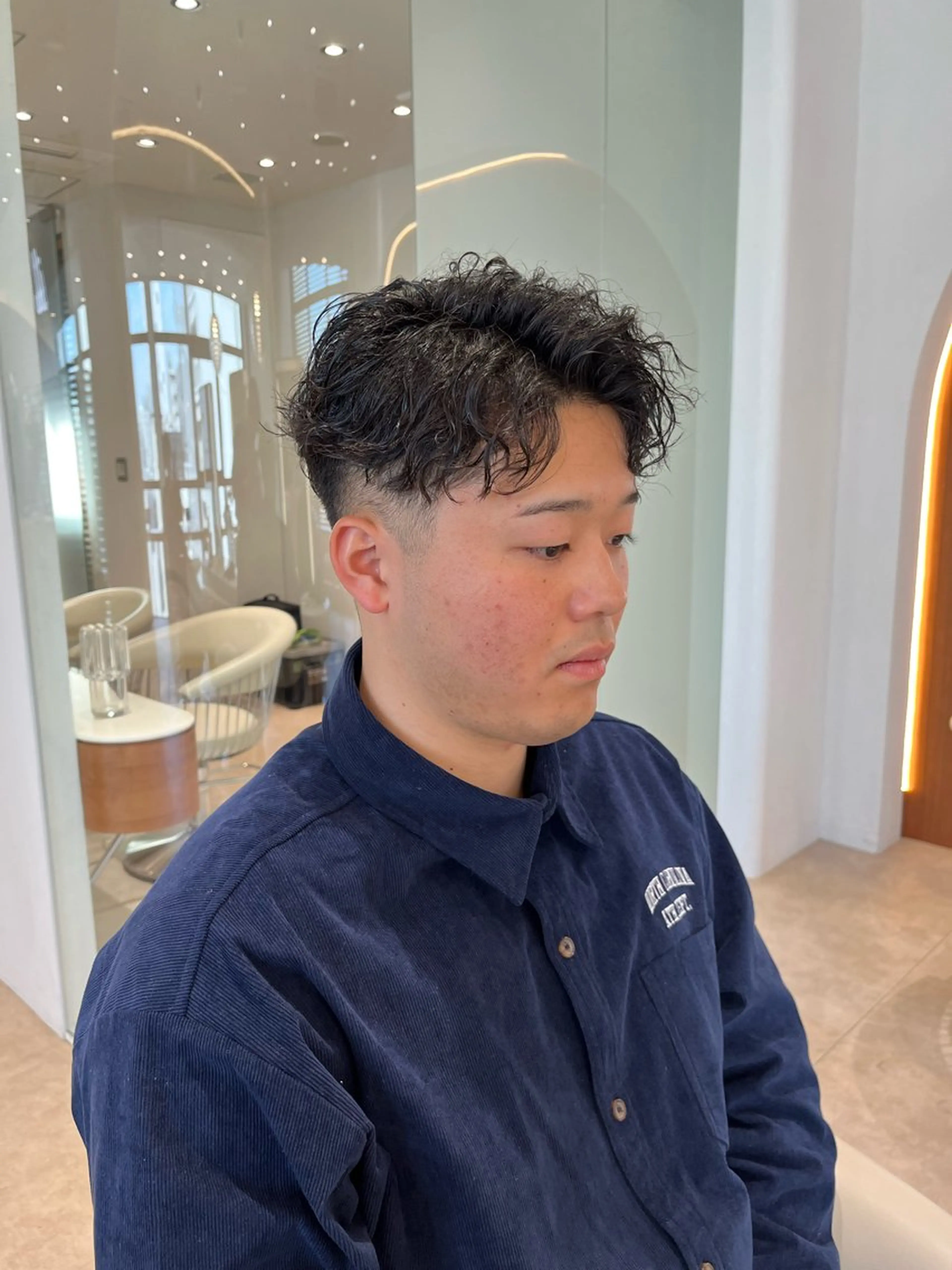 ショート ⚡メンズパーマフ ェードカットTomyのヘアスタイル