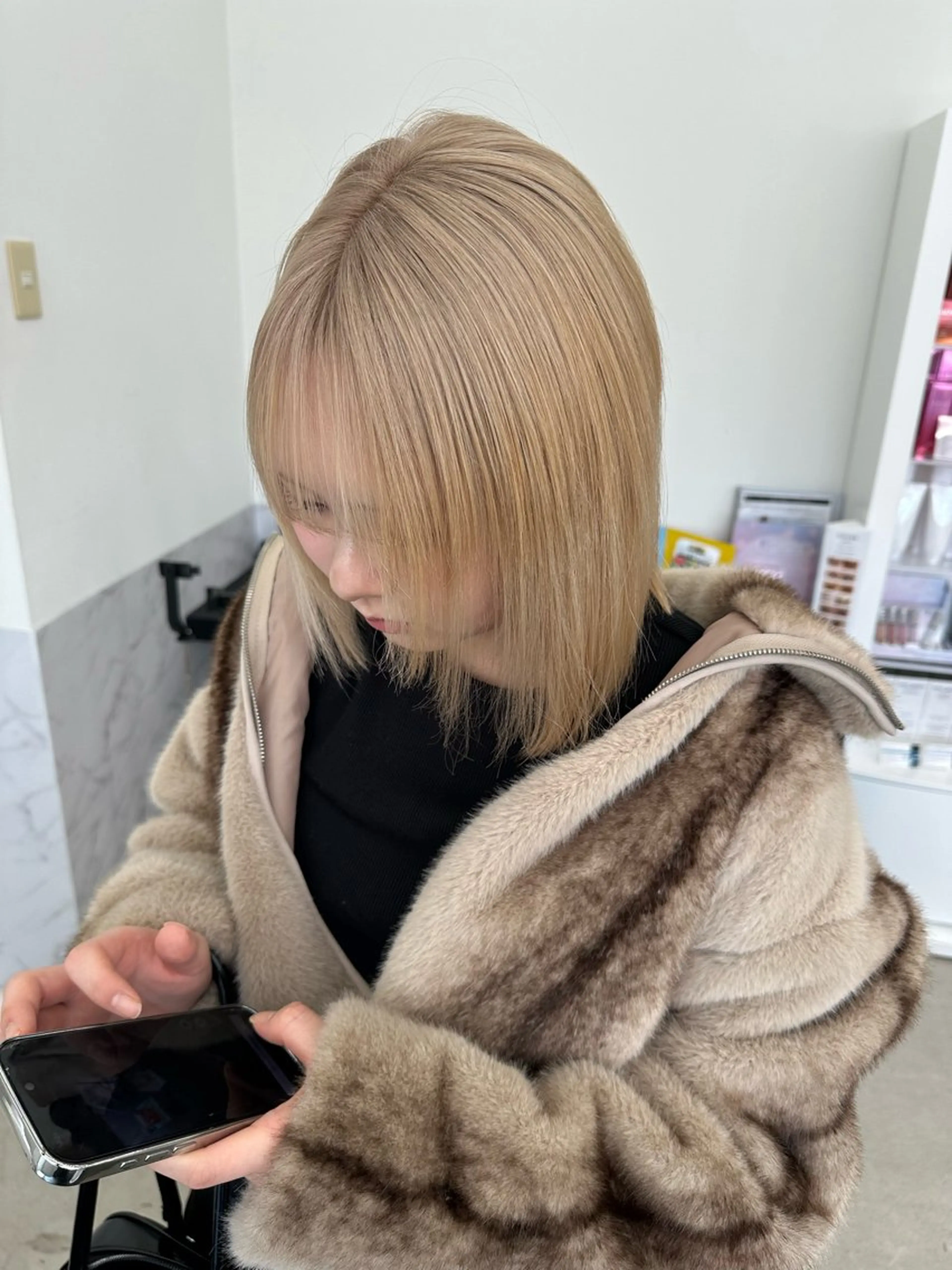 ショート カラー ブリーチ ケアブリーチ トリートメント ヘアカラー 服部 しおんのヘアスタイル