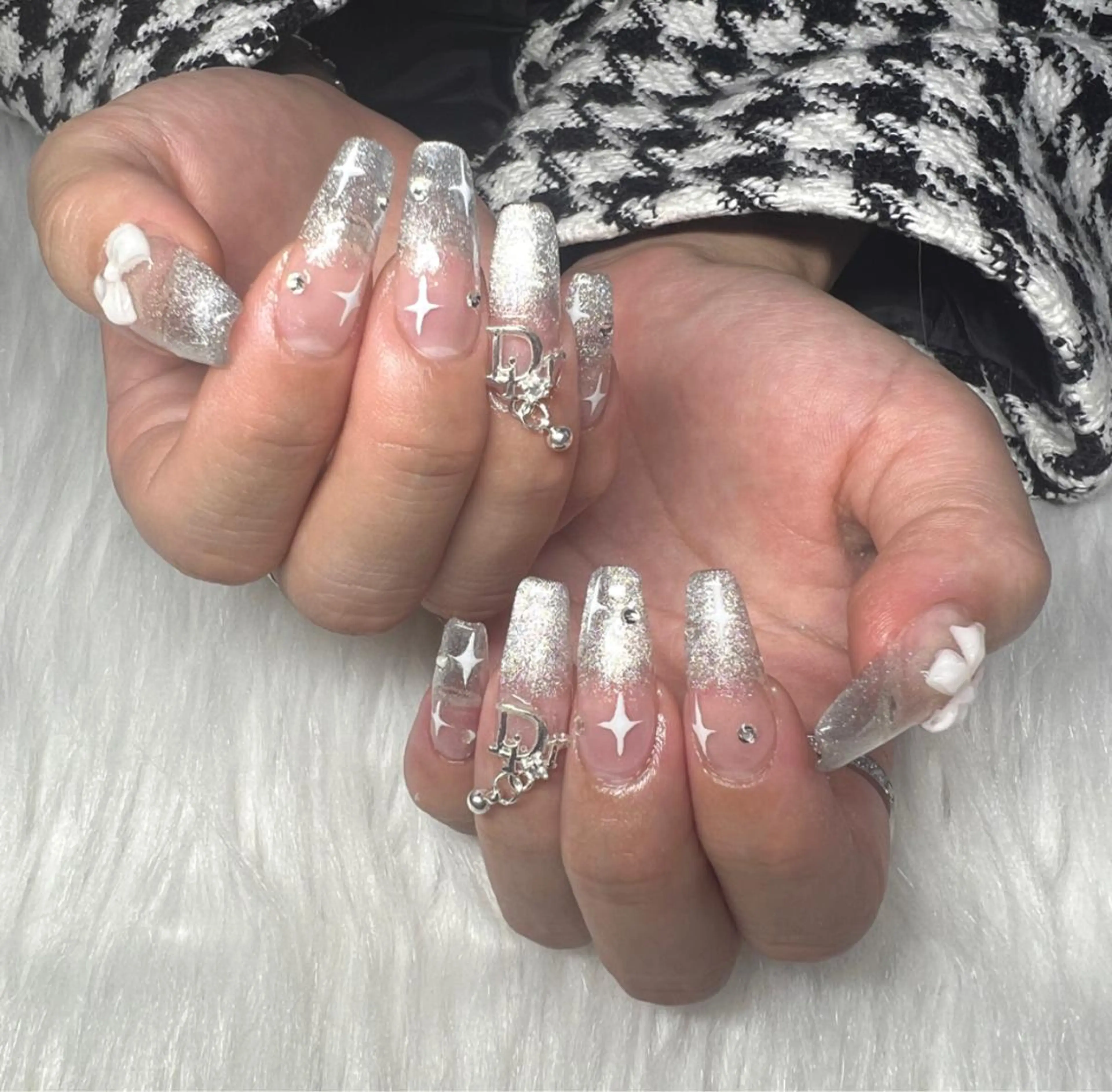 ネイル オーロラネイル フレンチネイル ジェルネイル マグネットネイル パラジェル LeaLea nails.のネイルデザイン