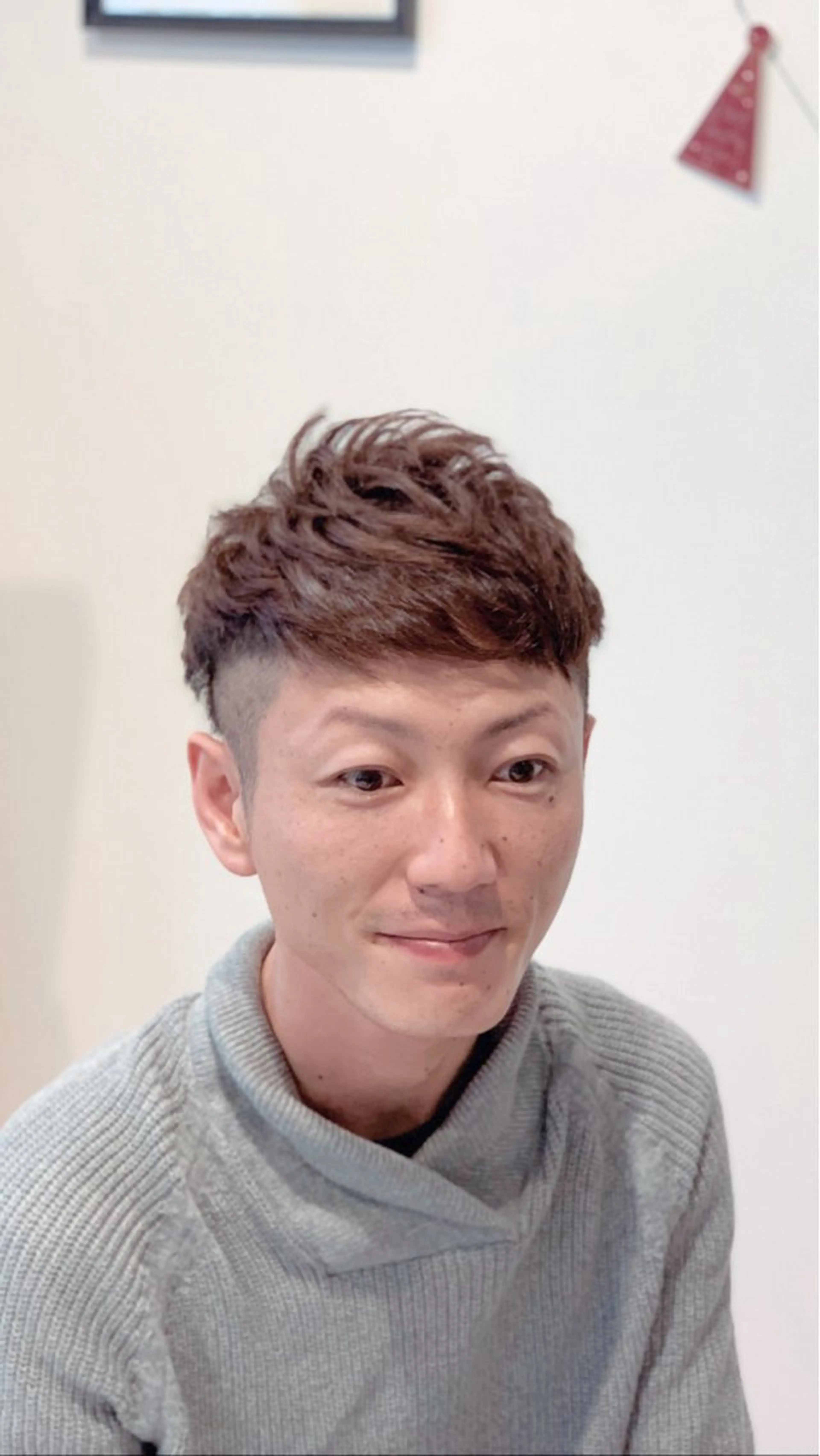 ショート カラー メンズ アップバング 刈り上げ ショートヘア 早川 太貴のヘアスタイル
