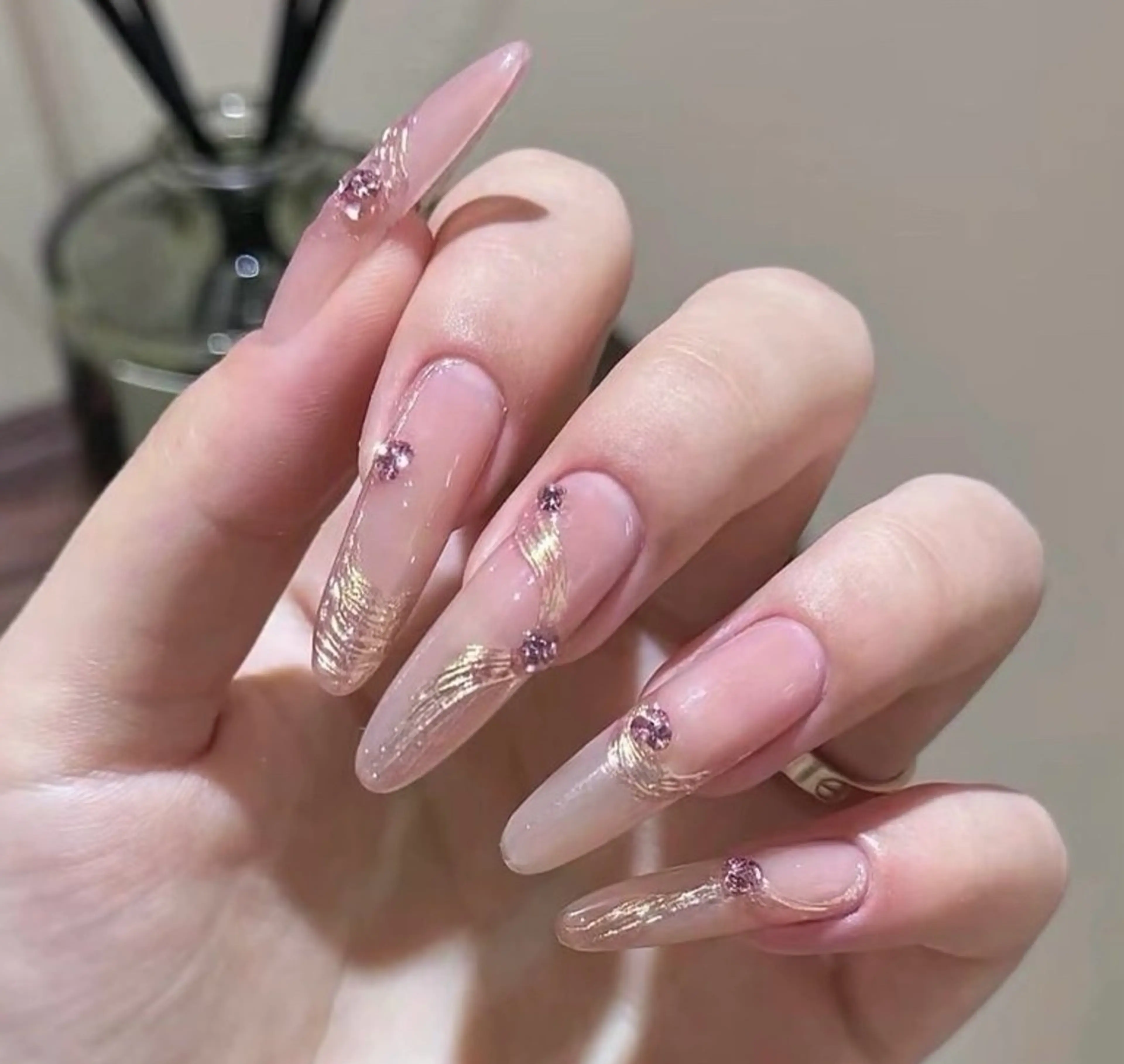 ネイル チークネイル 長さ出し フラワーネイル フレンチネイル ガーリー SunNail池袋駅 ワンホンネイルのネイルデザイン