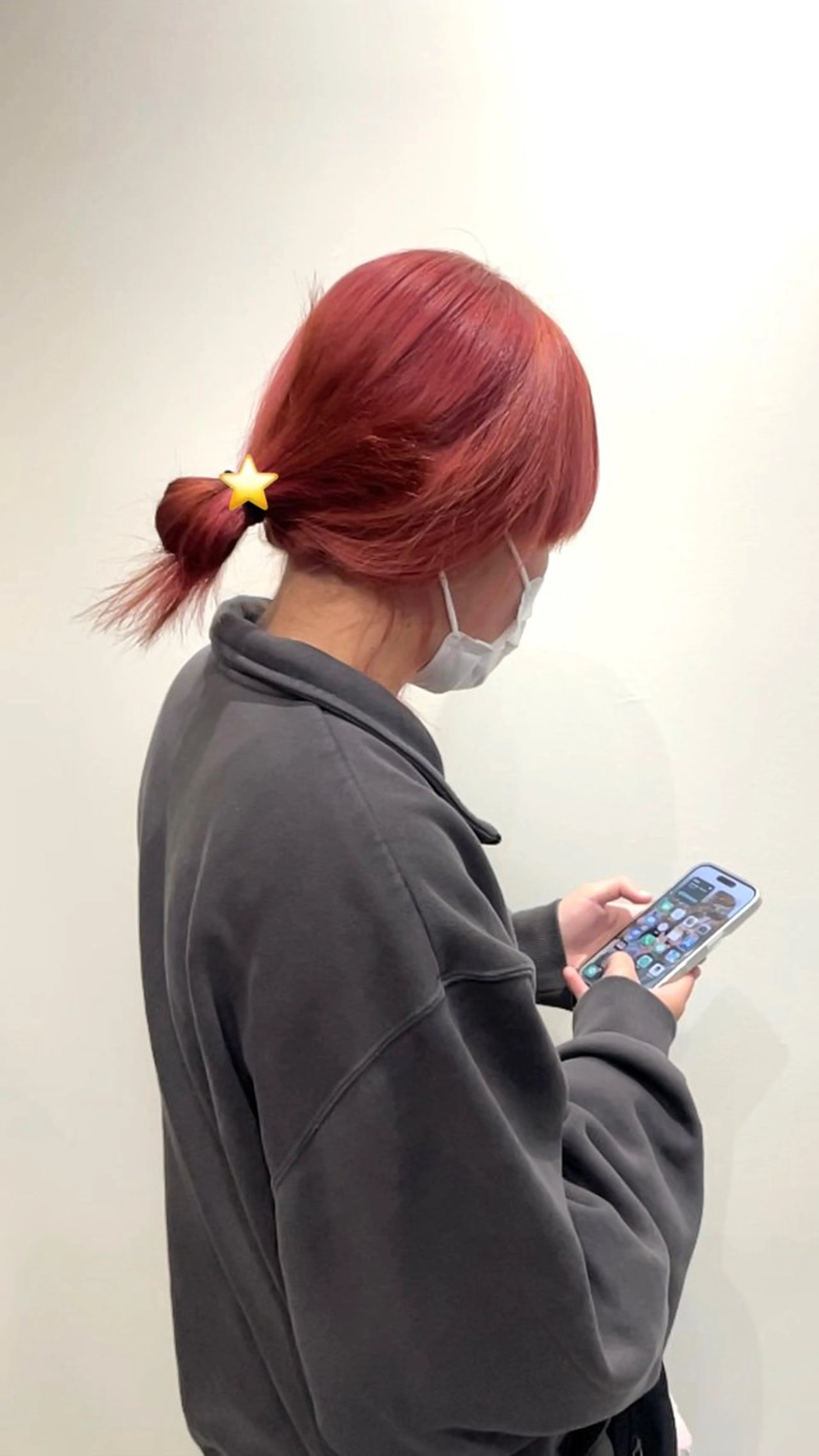 カラー ヨシノ マナウのヘアスタイル