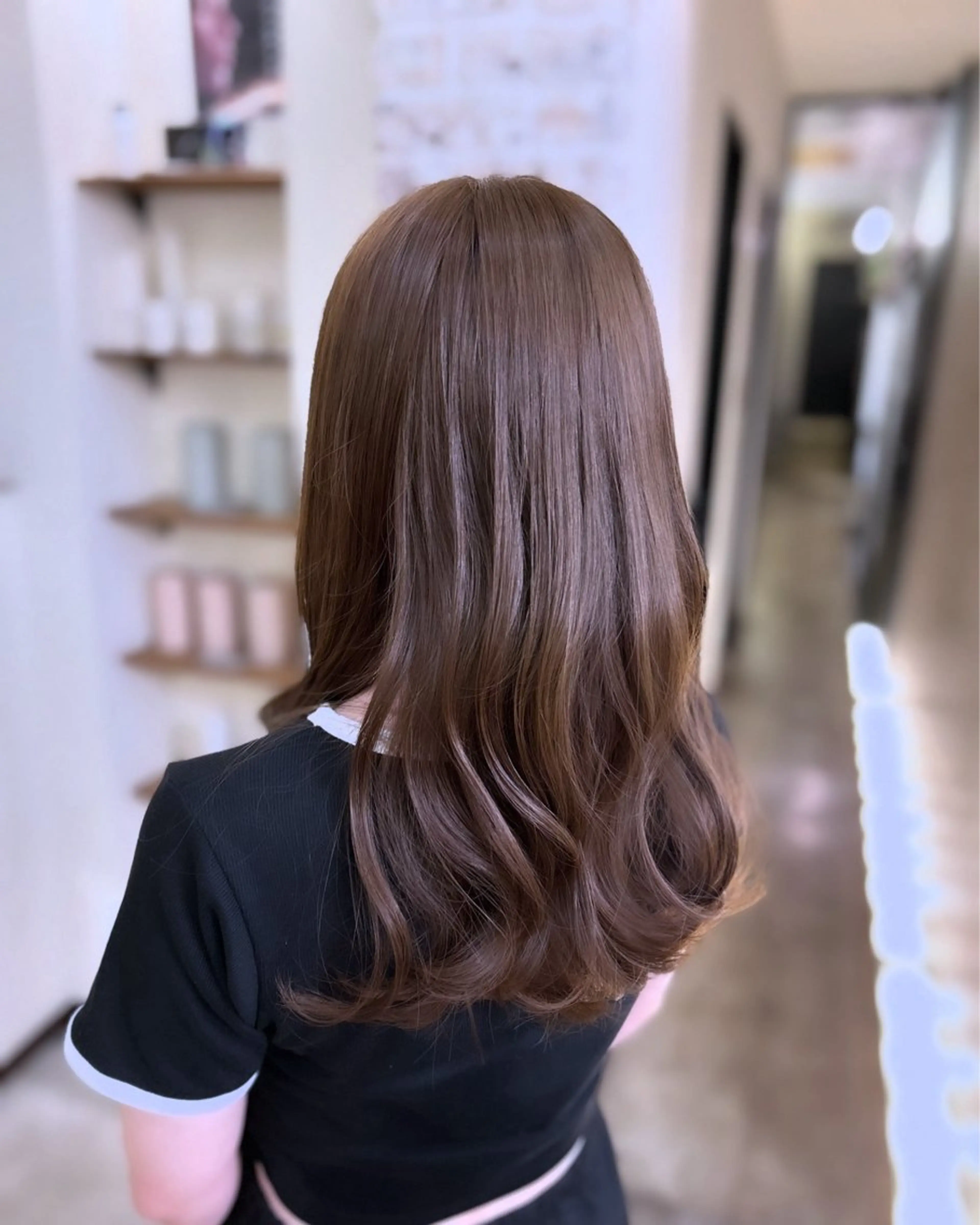 セミロング カラー ベージュカラー ブリーチ 透明感カラー ミルクティーベージュ ブリーチなしカラー 🤍FLEAR 白濱 かえで🎀.⋆のヘアスタイル