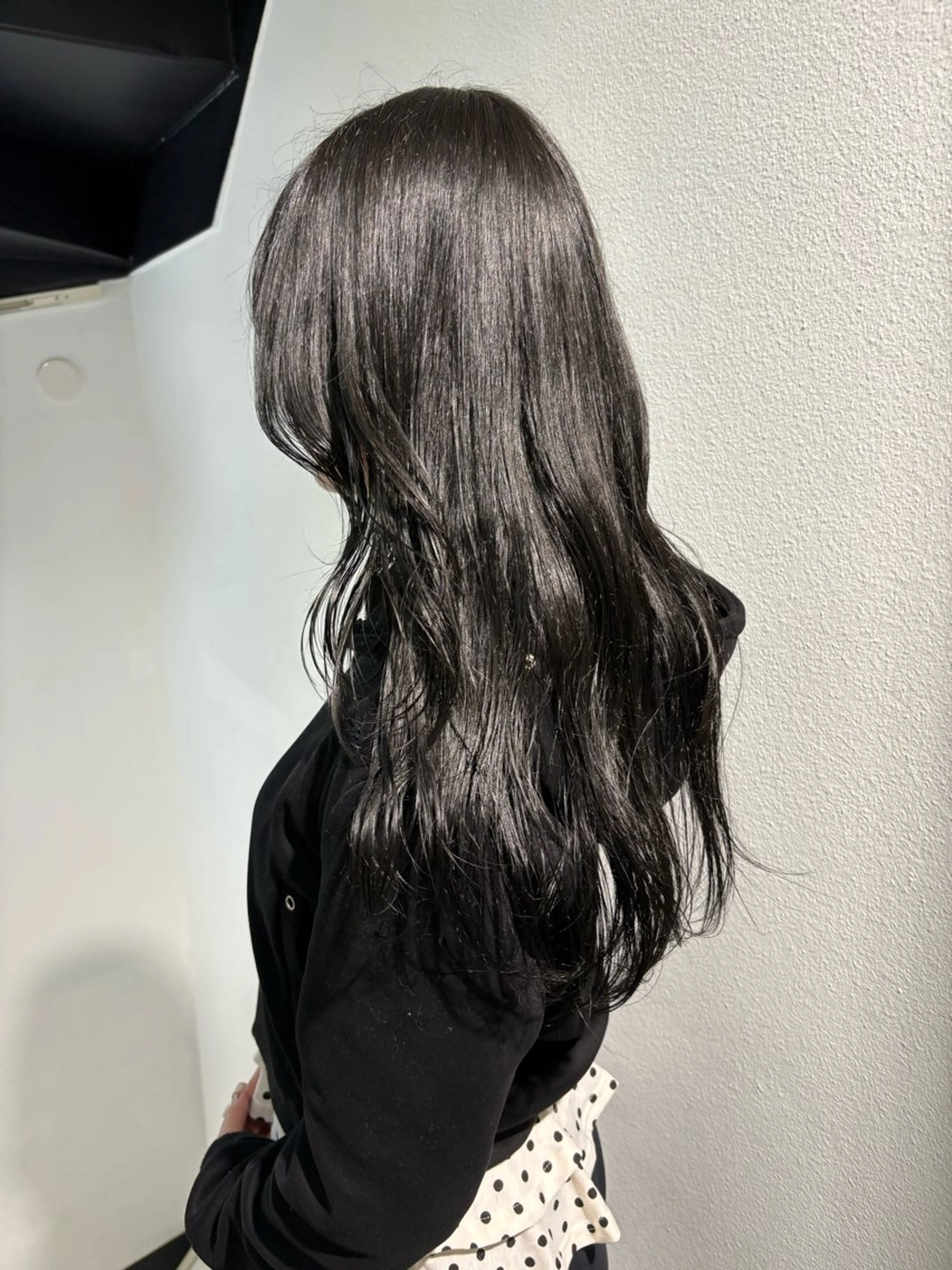 ロング カラー グレージュ yiye shioriのヘアスタイル