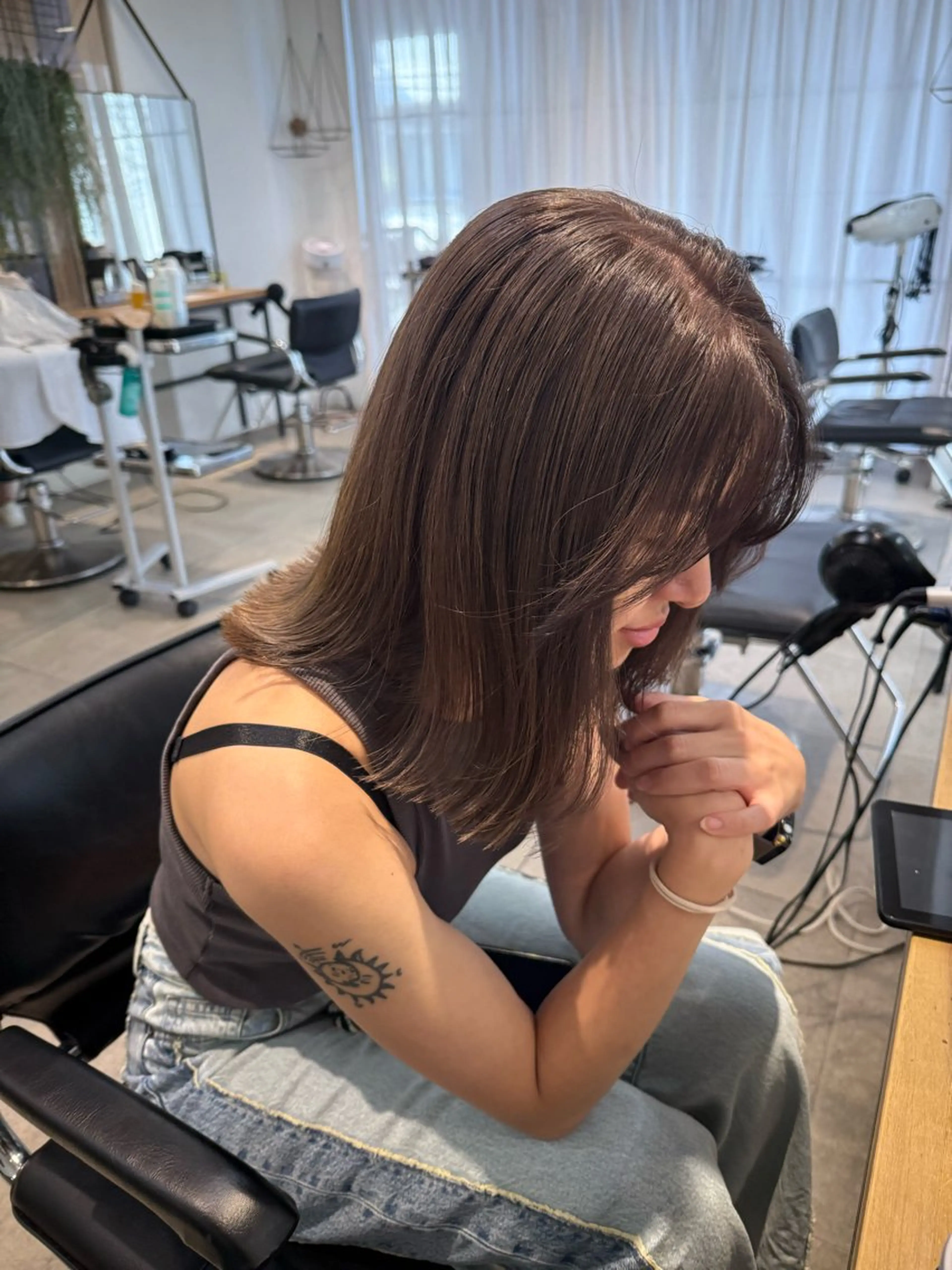 ミディアム カラー ミルクティー× グレージュMOMOのヘアスタイル