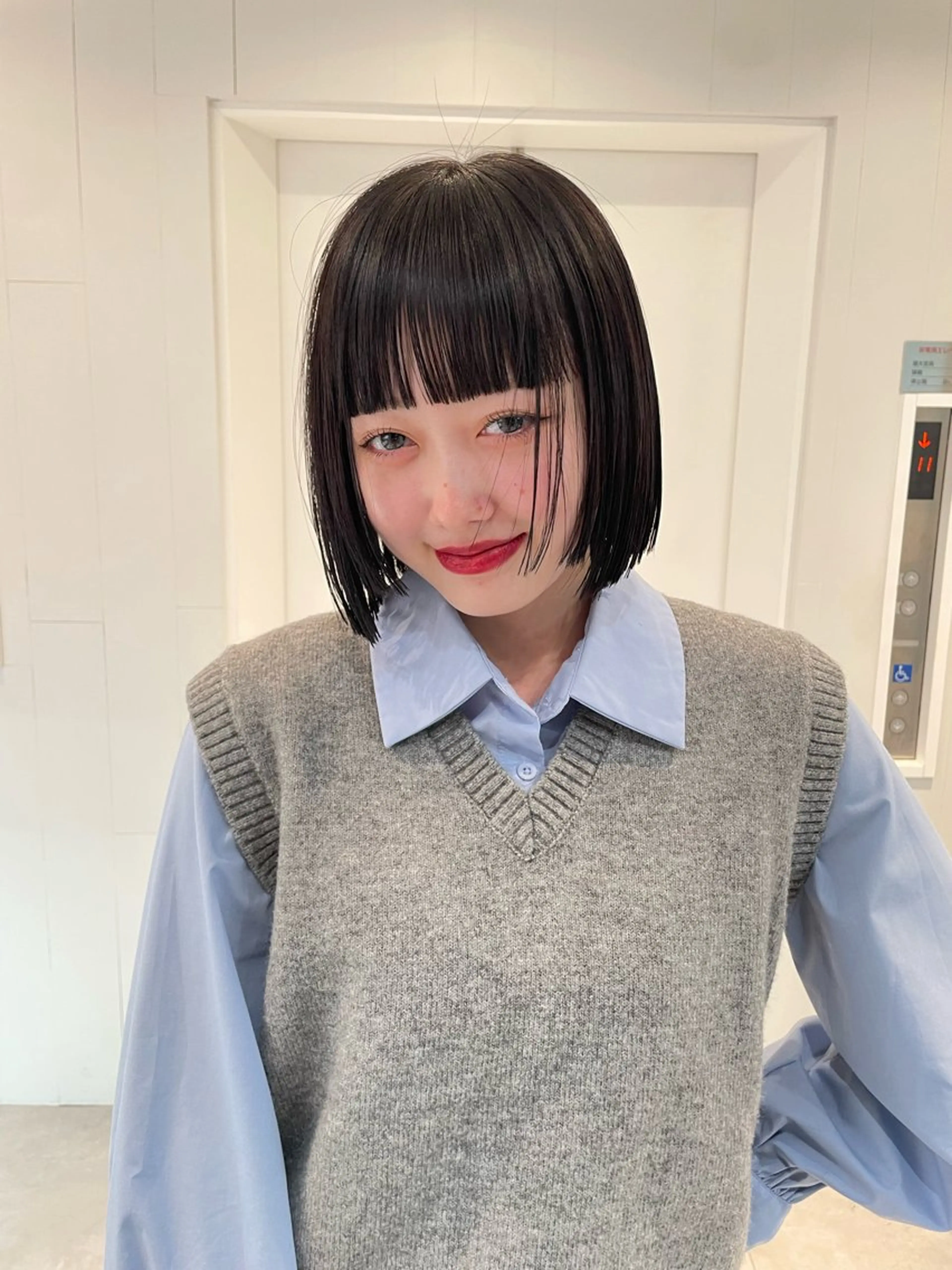 ショート カラー 切りっぱなしボブ 黒髪 ブルーカラー ブルーブラック ボブ カット ヘアカラー トリートメント パーマ/パーマ落とし 【Kouta】のヘアスタイル