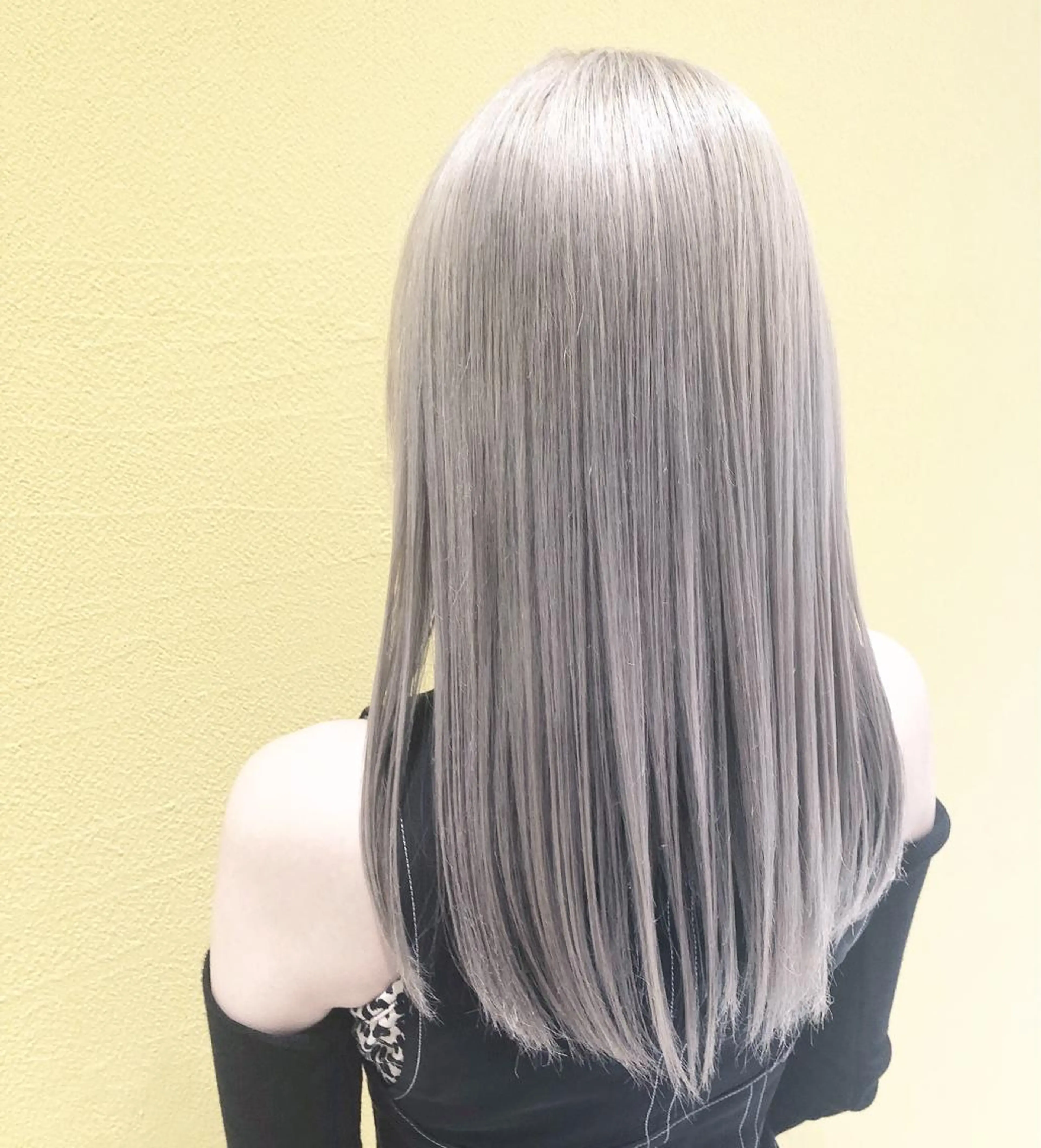 ロング カラー ブリーチ シルバー ホワイトシルバー ヘアカラー sano sayakaのヘアスタイル