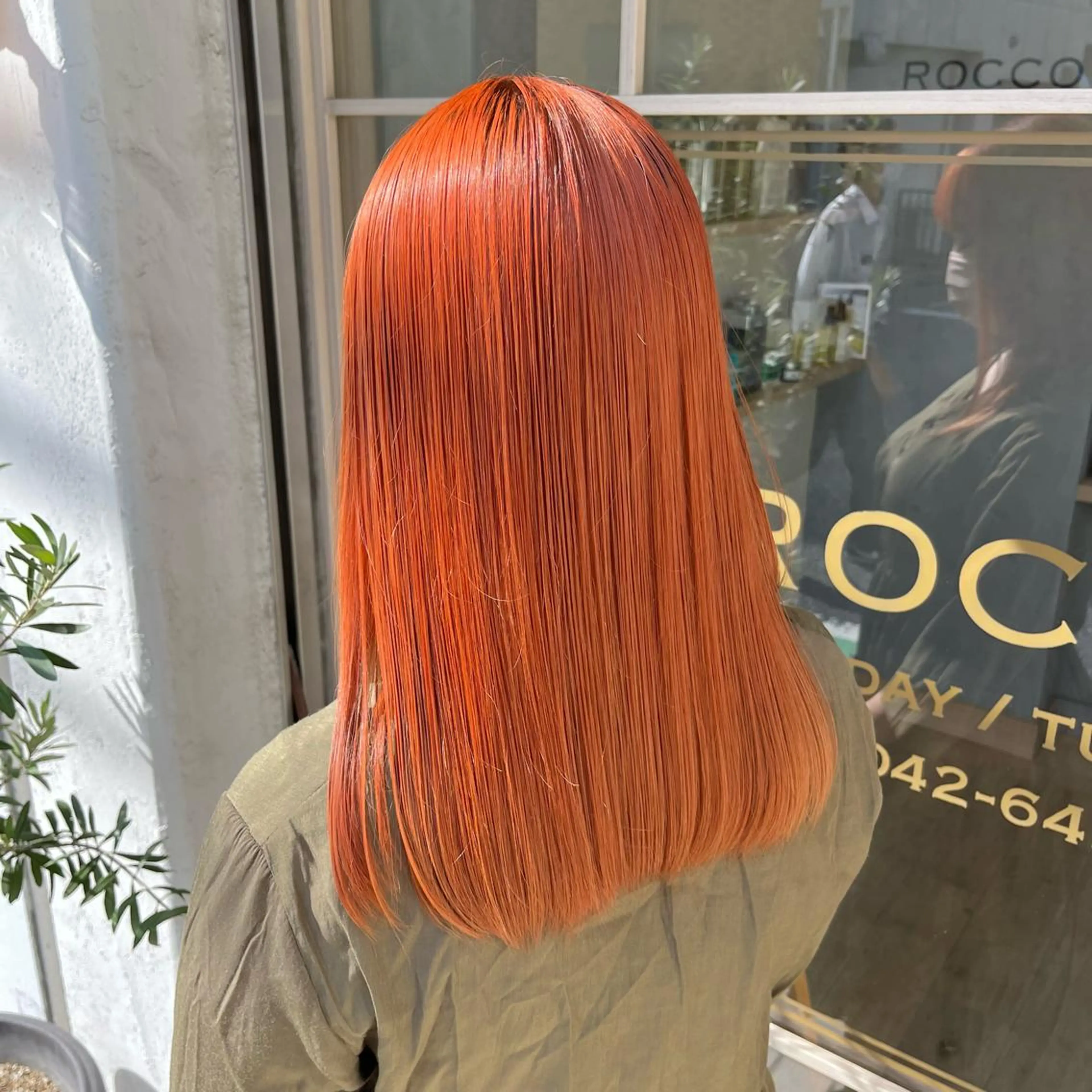 セミロング カラー ブリーチ オレンジ ヘアカラー MAI ROCCO3rdのヘアスタイル