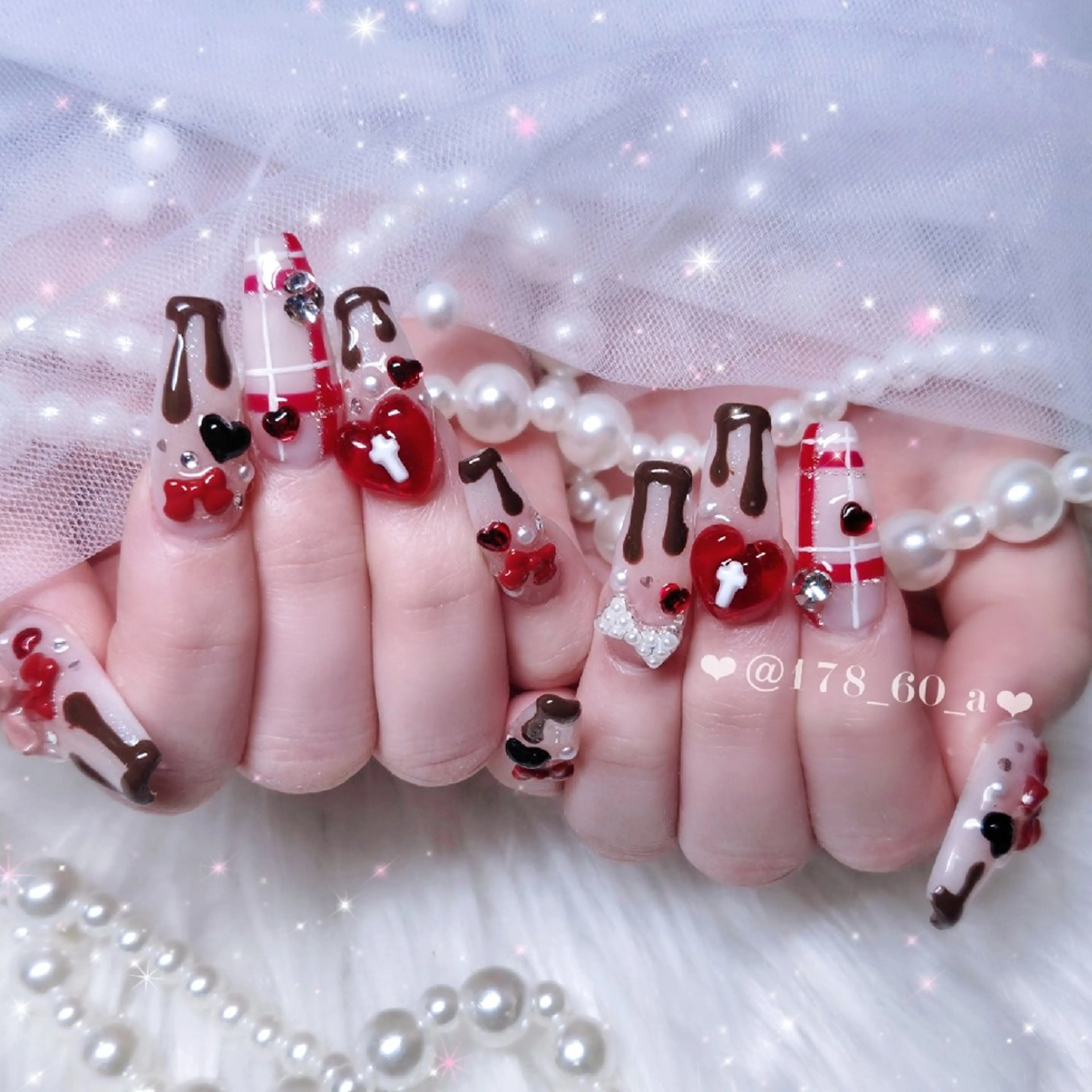 ネイル チークネイル ガーリー 赤色 スカルプネイル バレンタイン ハンドネイル HAPPINAS🎀  れん🖤痛ネイルのネイルデザイン