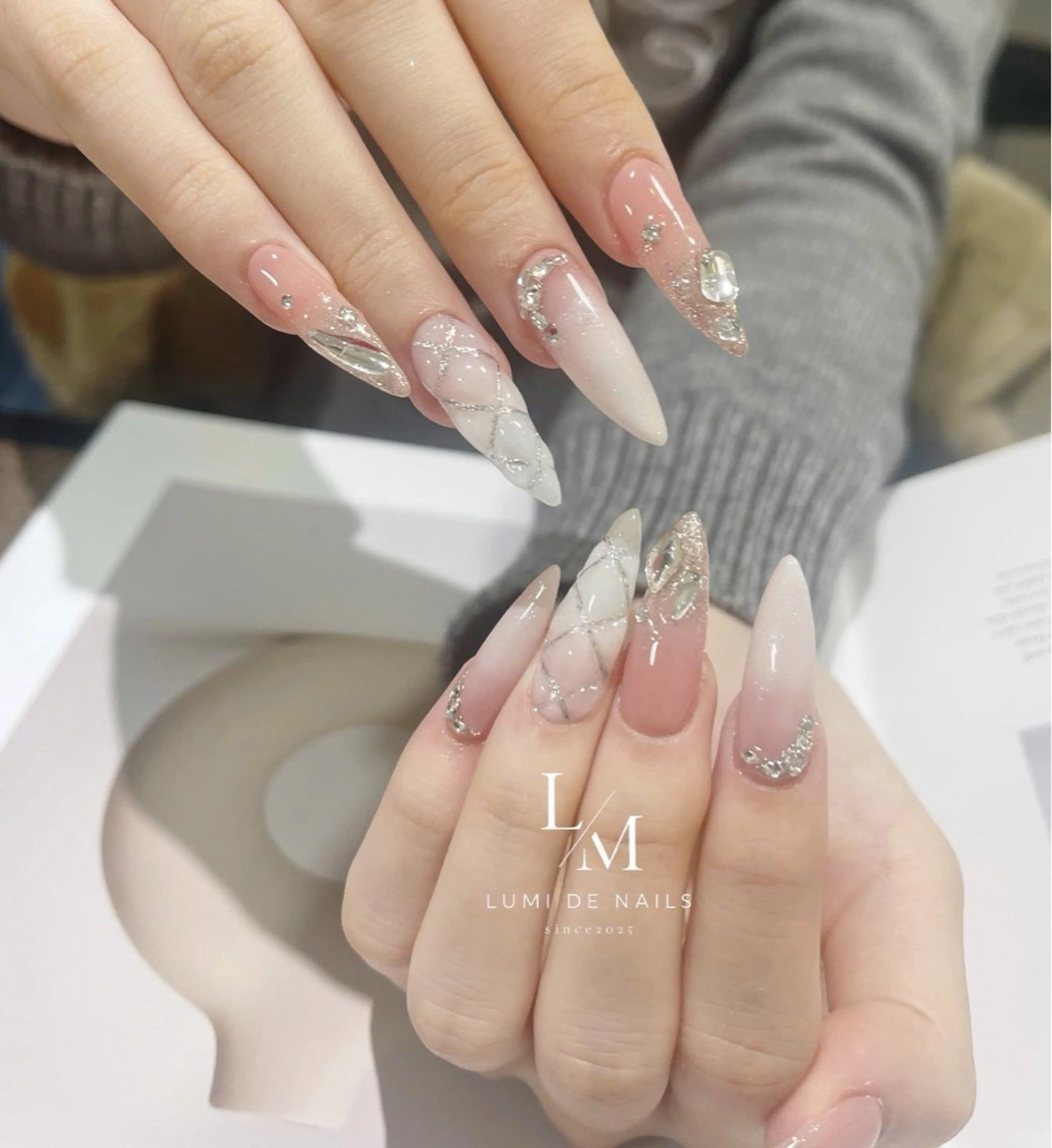 ネイル グラデーション ラメ(グリッター) マグネットネイル ミラーネイル ニュアンスネイル ハンドネイル Lumi de nailsのネイルデザイン