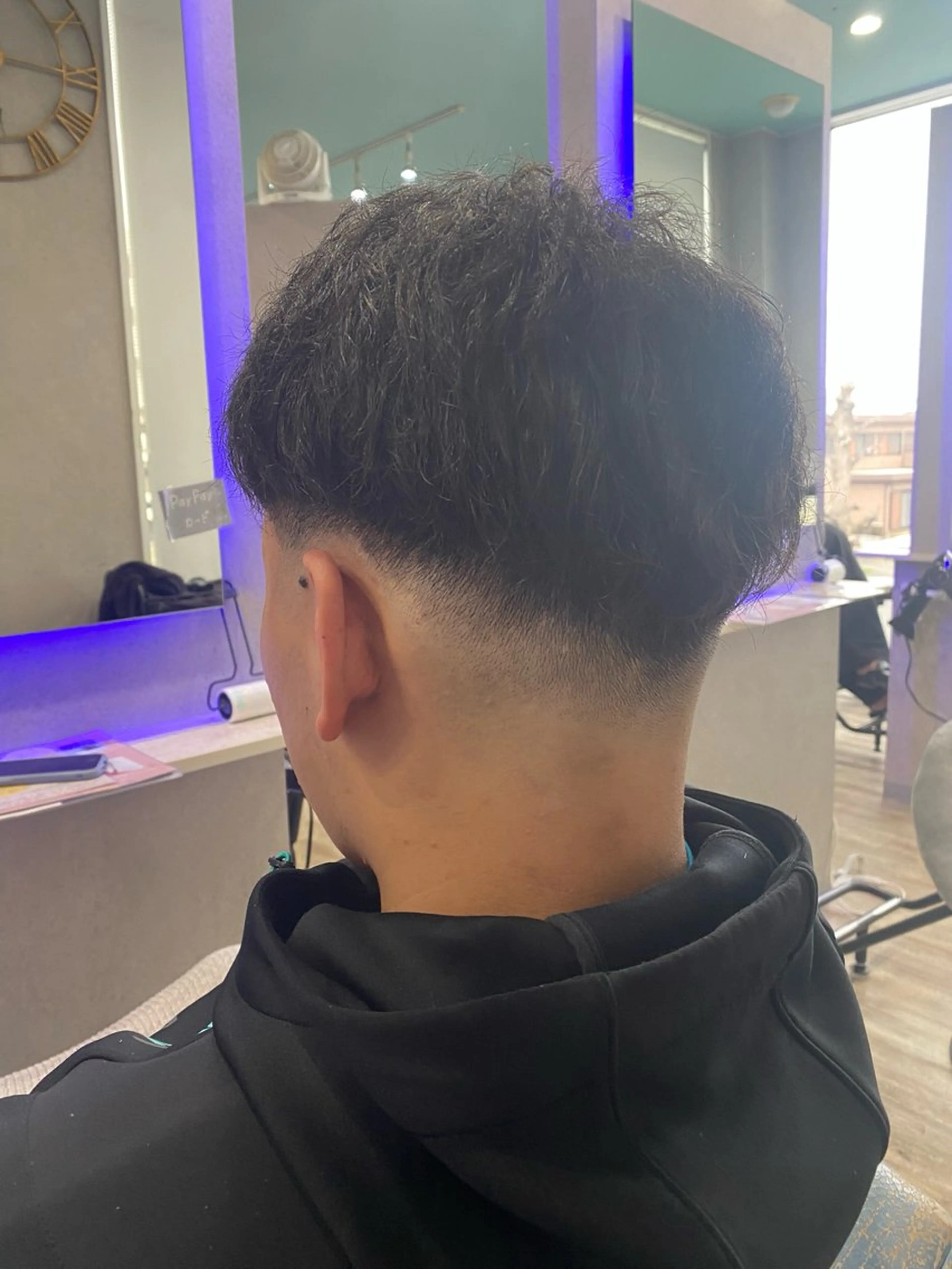 ショート メンズ フェードカット カット momo カットモデルのヘアスタイル