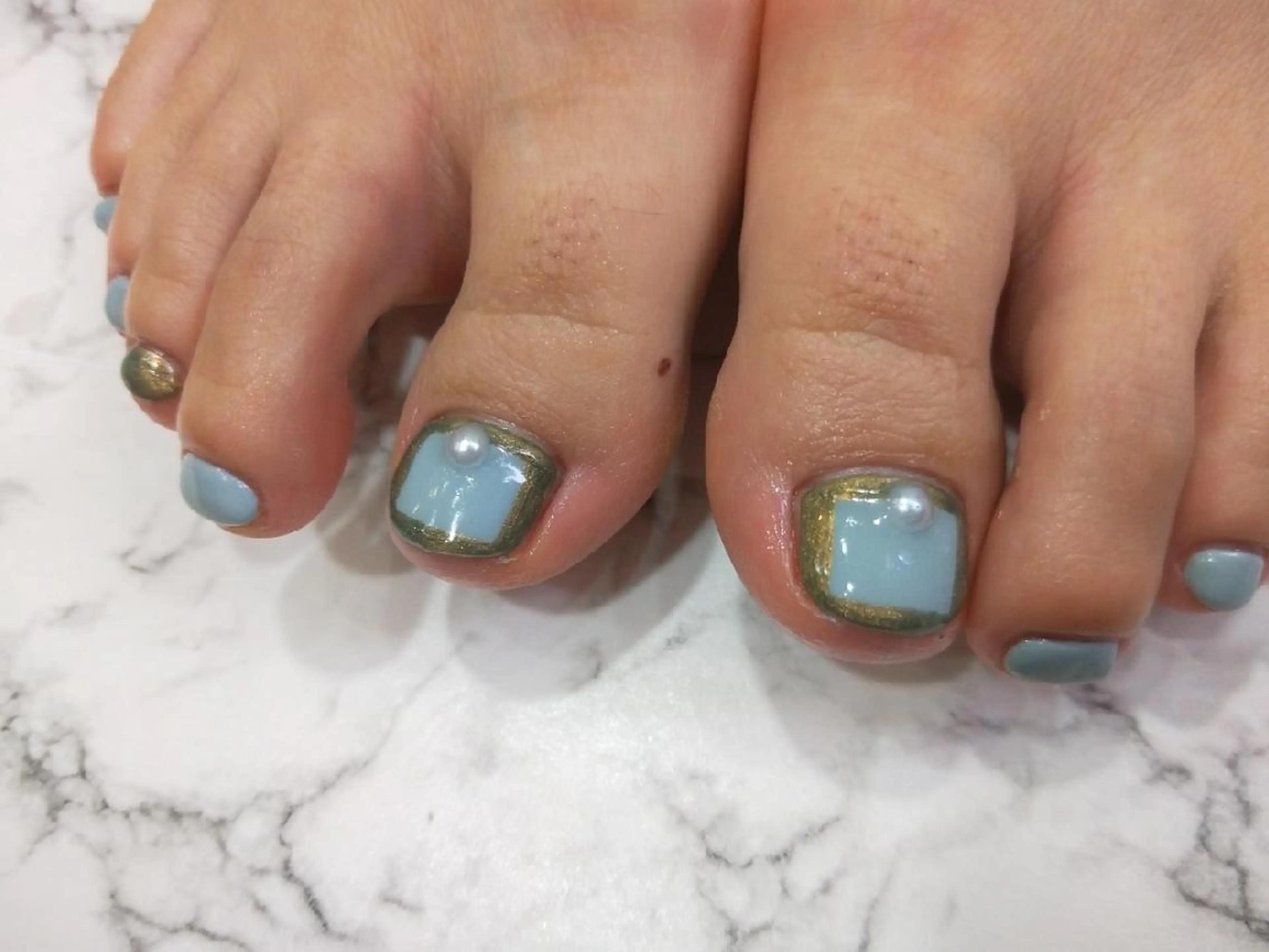 ネイル フットネイル R'well所属・はばすみれ🎀ﾈｲﾙ 光ﾌｪｲｼｬﾙ ﾍｱのネイルデザイン