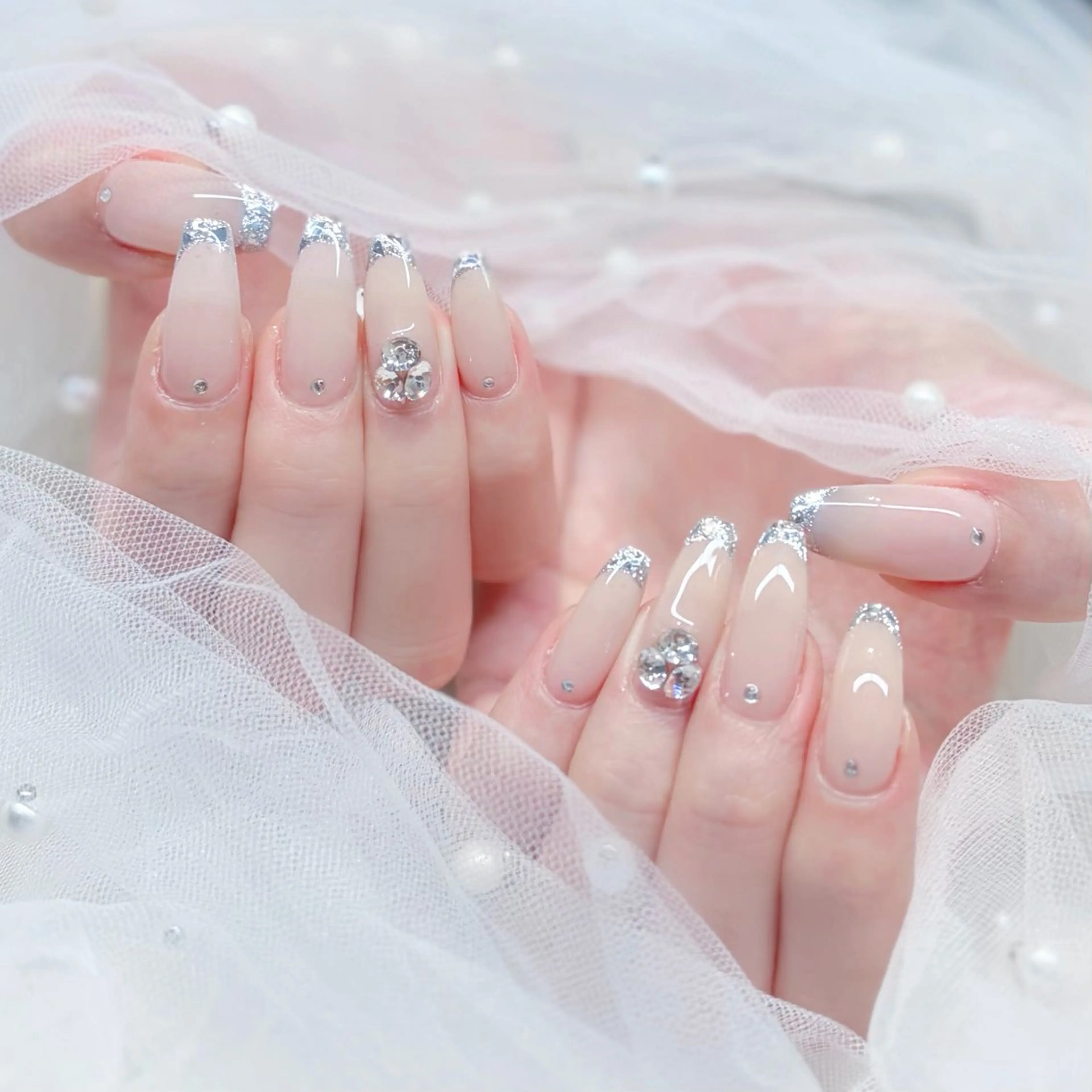 ネイル フレンチネイル ガラスフレンチ キラキラネイル ワンホンネイル ブライダルネイル ハンドネイル ぷりゅねる 心斎橋のネイルデザイン