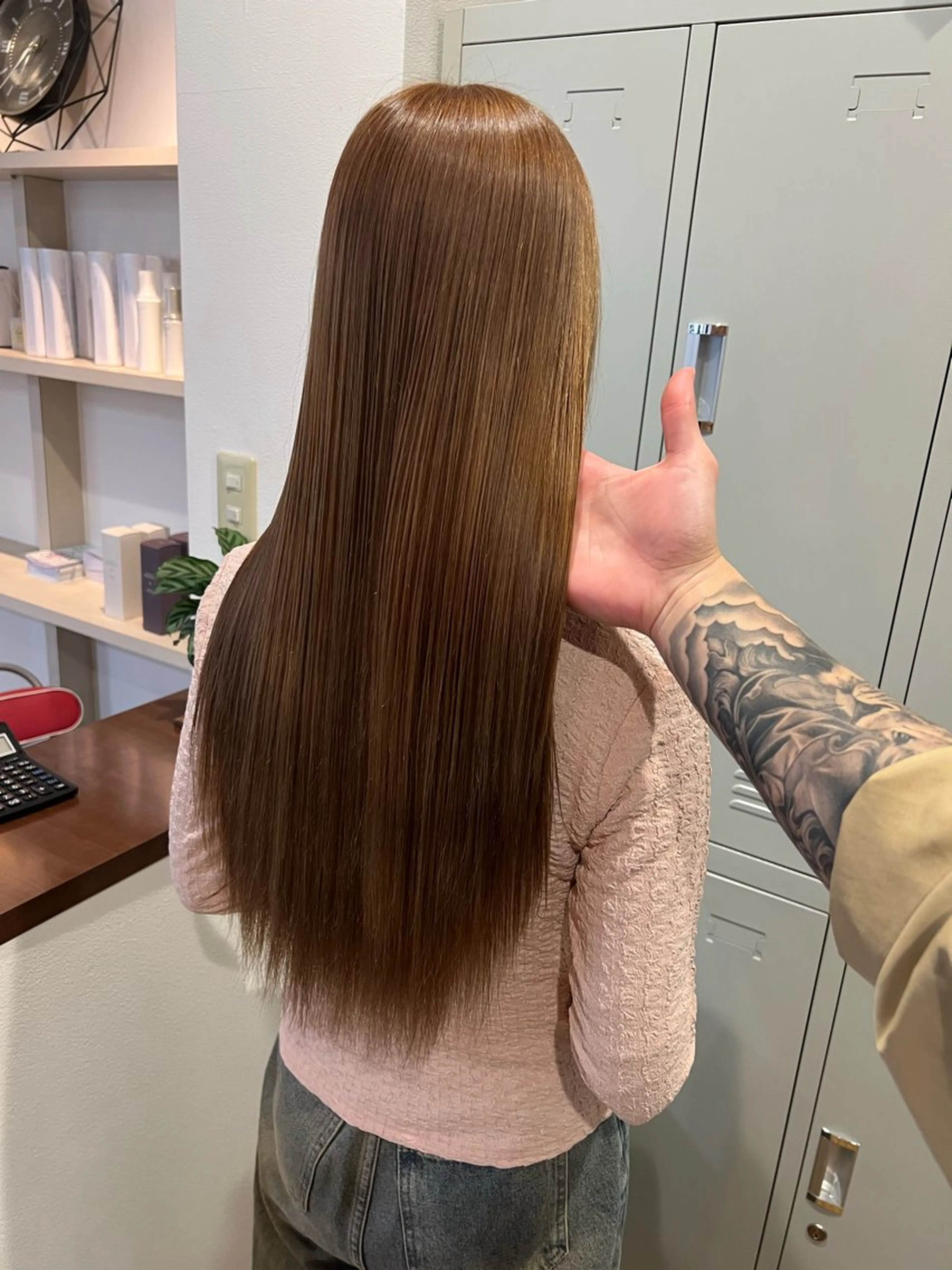 ロング カラー ベージュカラー ミルクティーベージュ ヘアカラー トリートメント 藤本 翔己のヘアスタイル