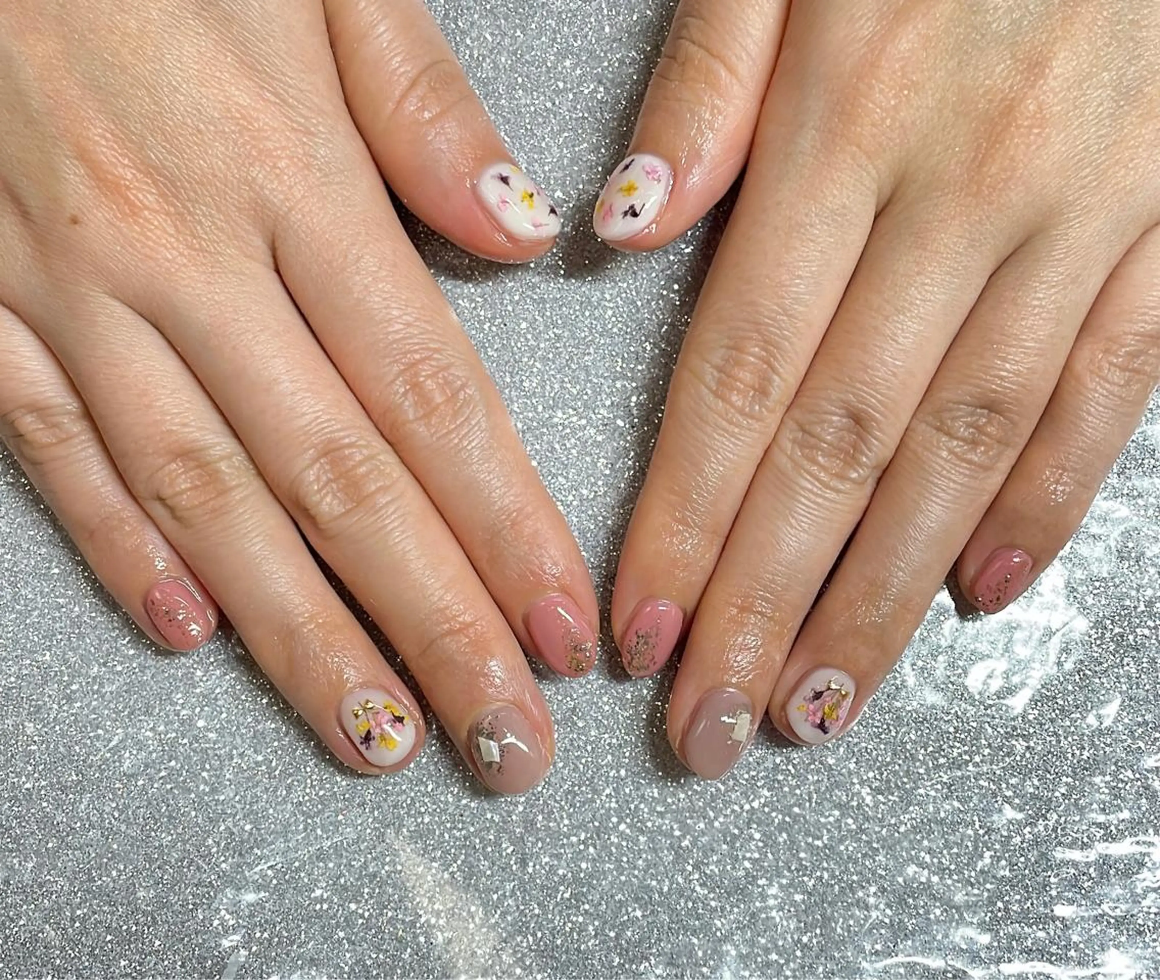 ネイル ハンドネイル VIERU 🌈🎀💖のネイルデザイン