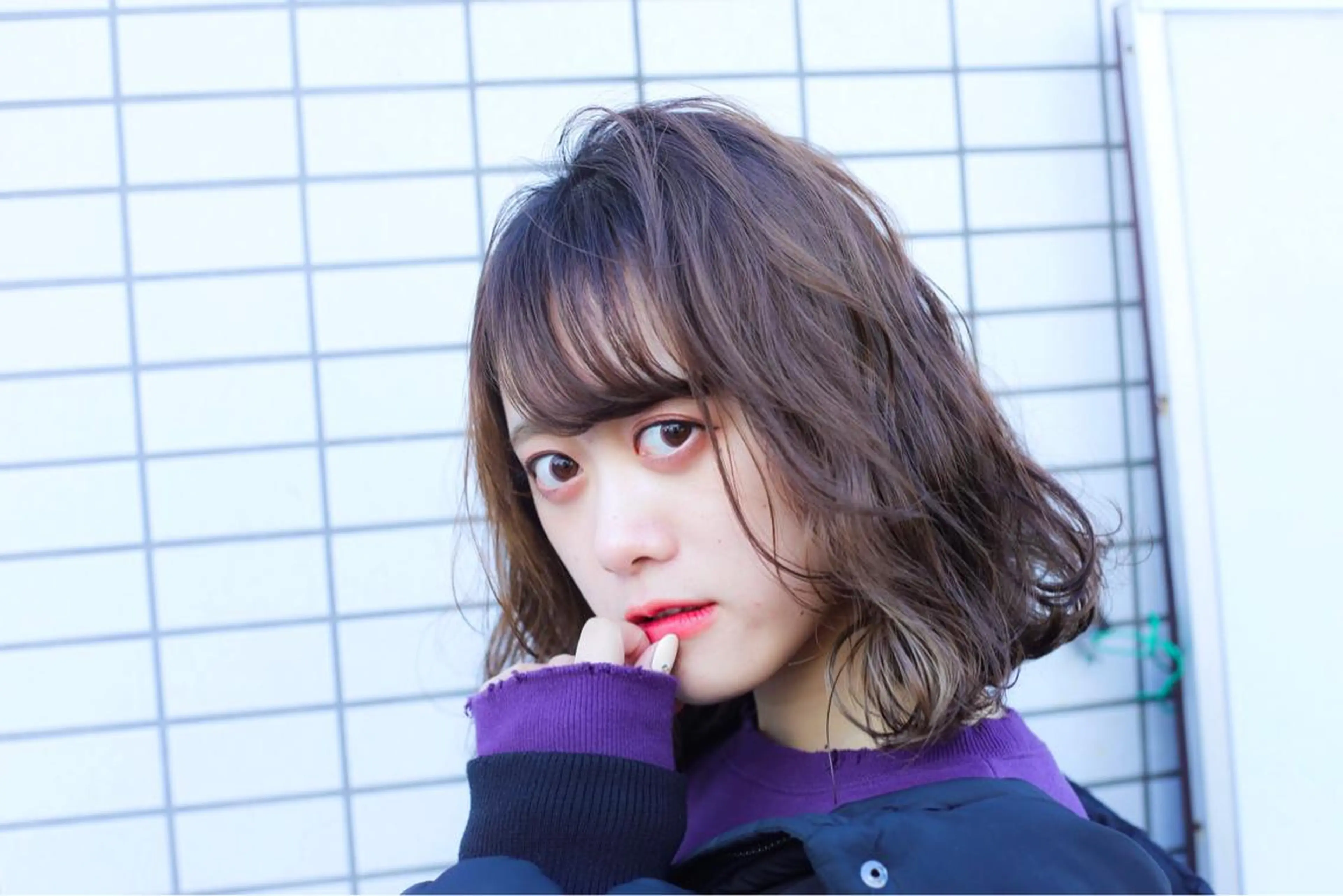ミディアム カラー アッシュ 透明感カラー ミルクティーアッシュ カット ヘアカラー トリートメント TAI透明カラー 柔らかい縮毛矯正のヘアスタイル