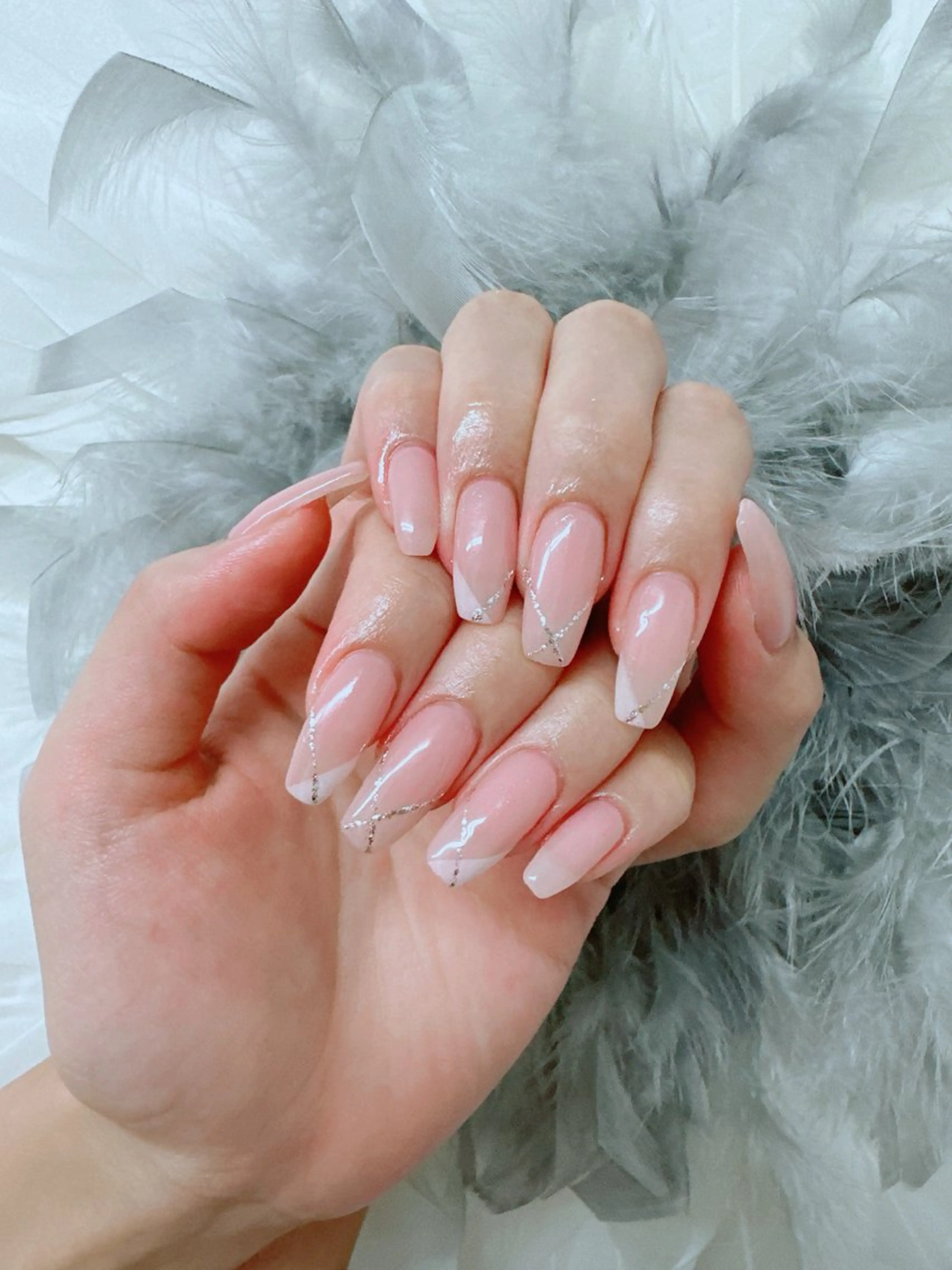 ネイル フレンチネイル ラメ(グリッター) Pretty Nail Salonのネイルデザイン