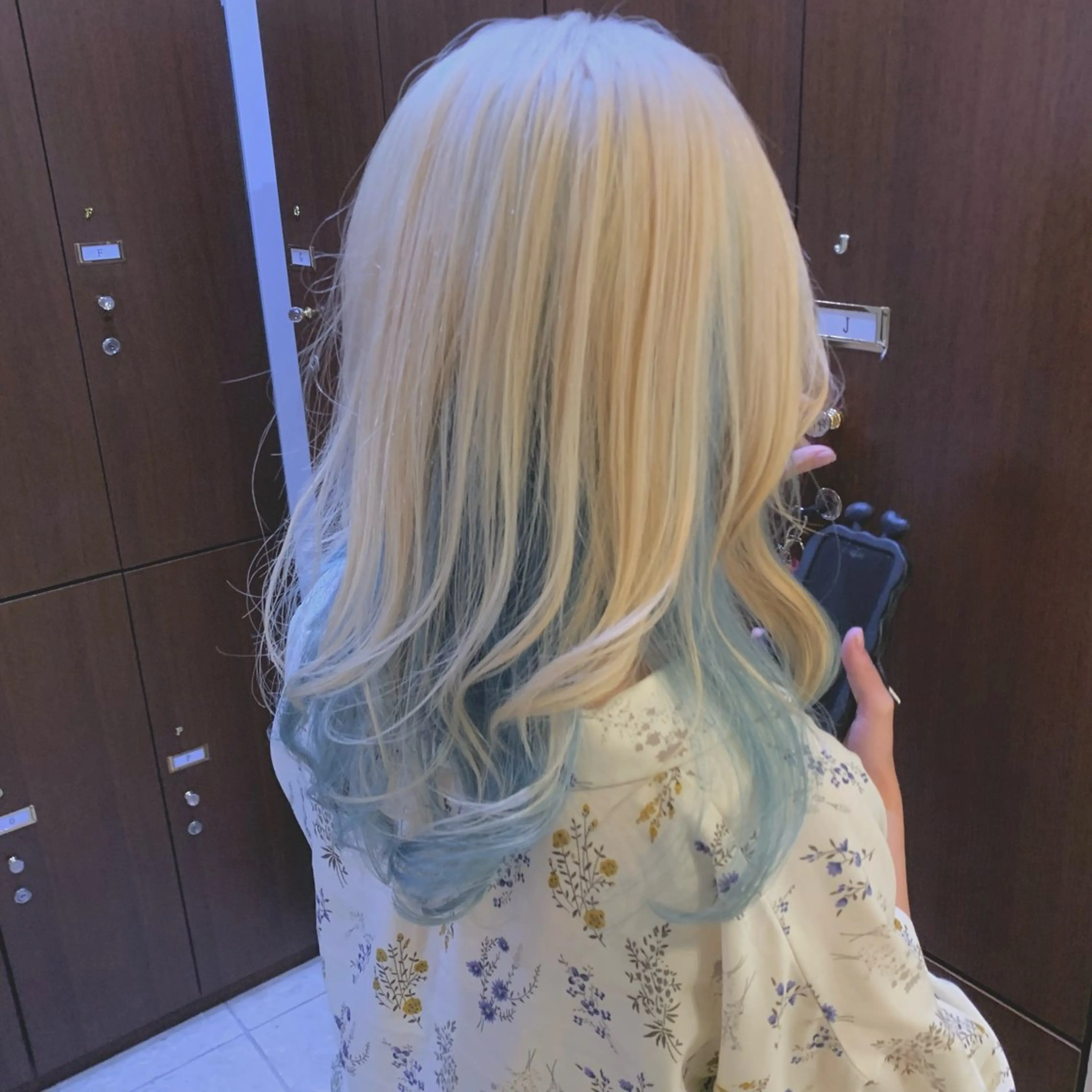 ロング カラー ブリーチ デザインカラー 掛川 瑠唯のヘアスタイル