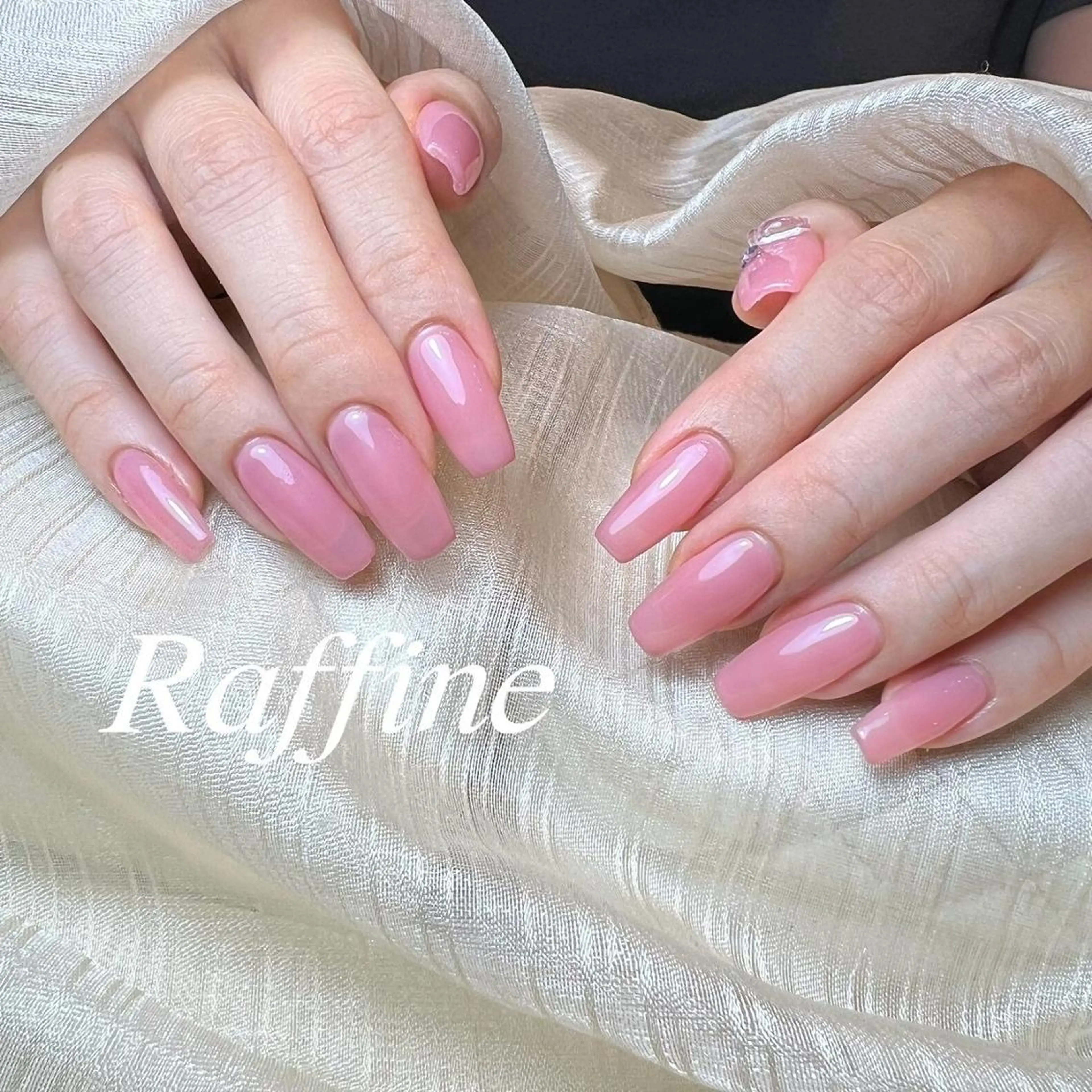 ネイル RAFFINE haru🦋🩵のネイルデザイン