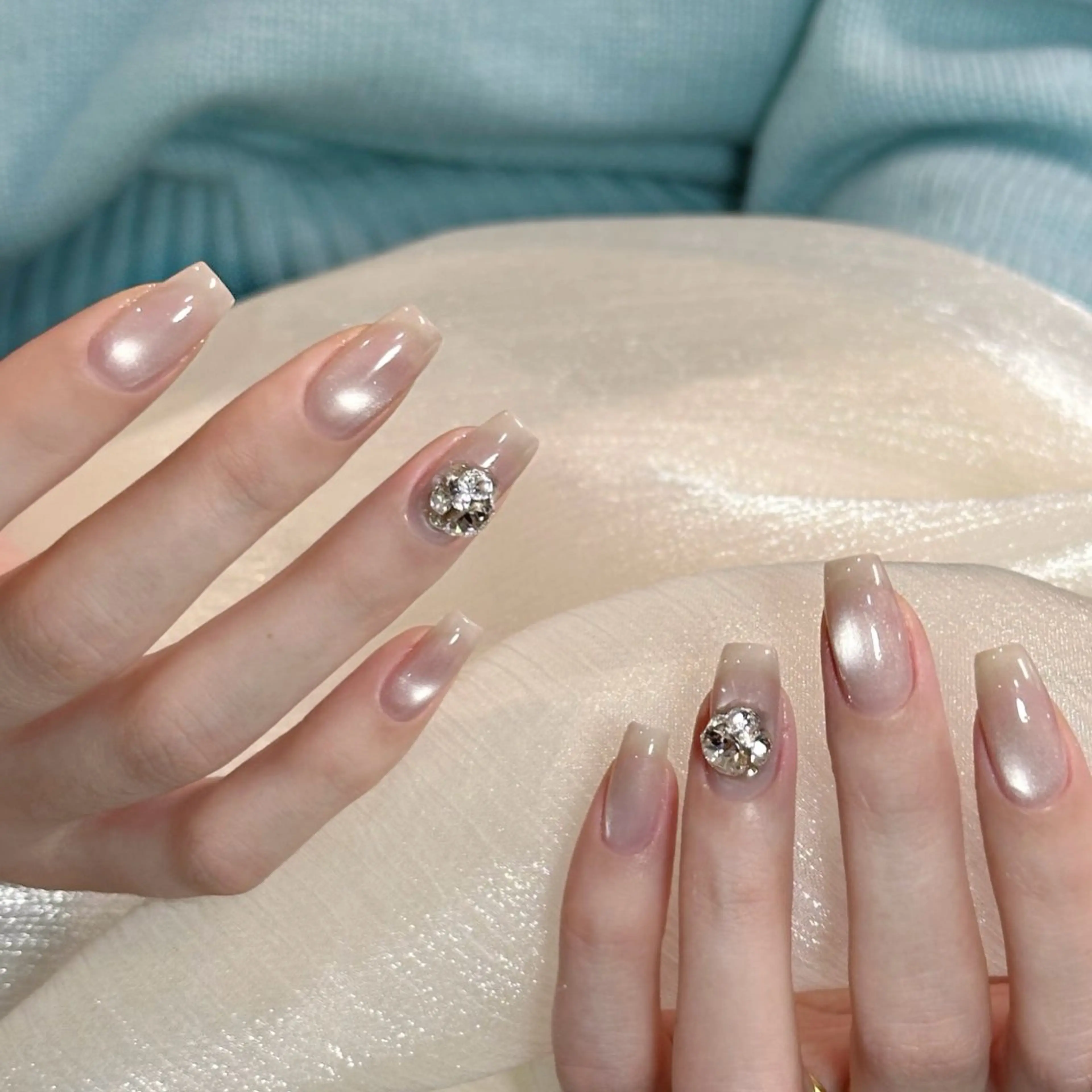 【ジェルオフ無料】💕200色から選択OK★ちゅるちゅるマグネット+パーツ2個無料(厚み出し込み)¥4700の写真