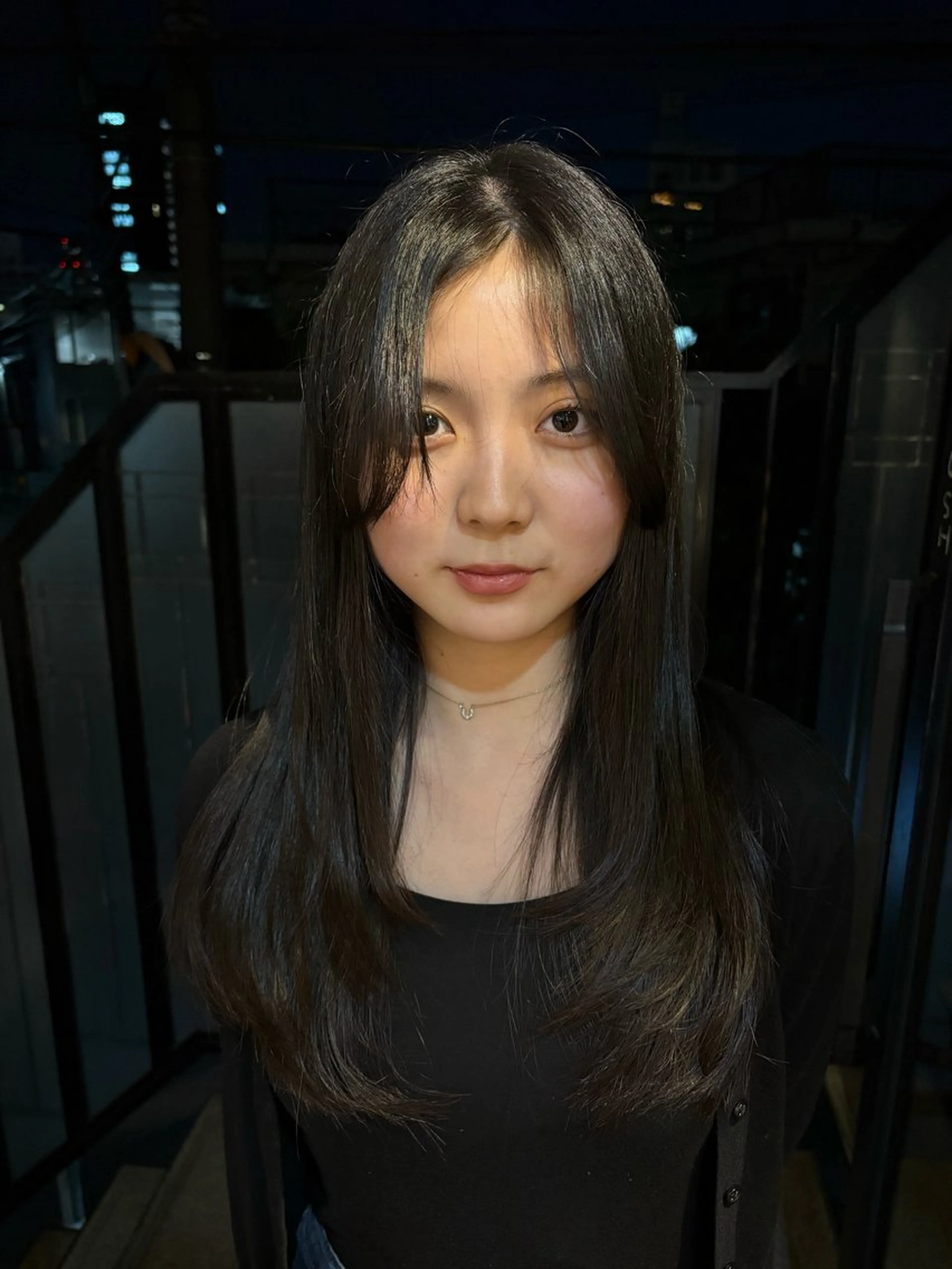 ロング ロングレイヤー 顔周りカット レイヤーカット ロング トリートメント 峰尾 陽斗のヘアスタイル