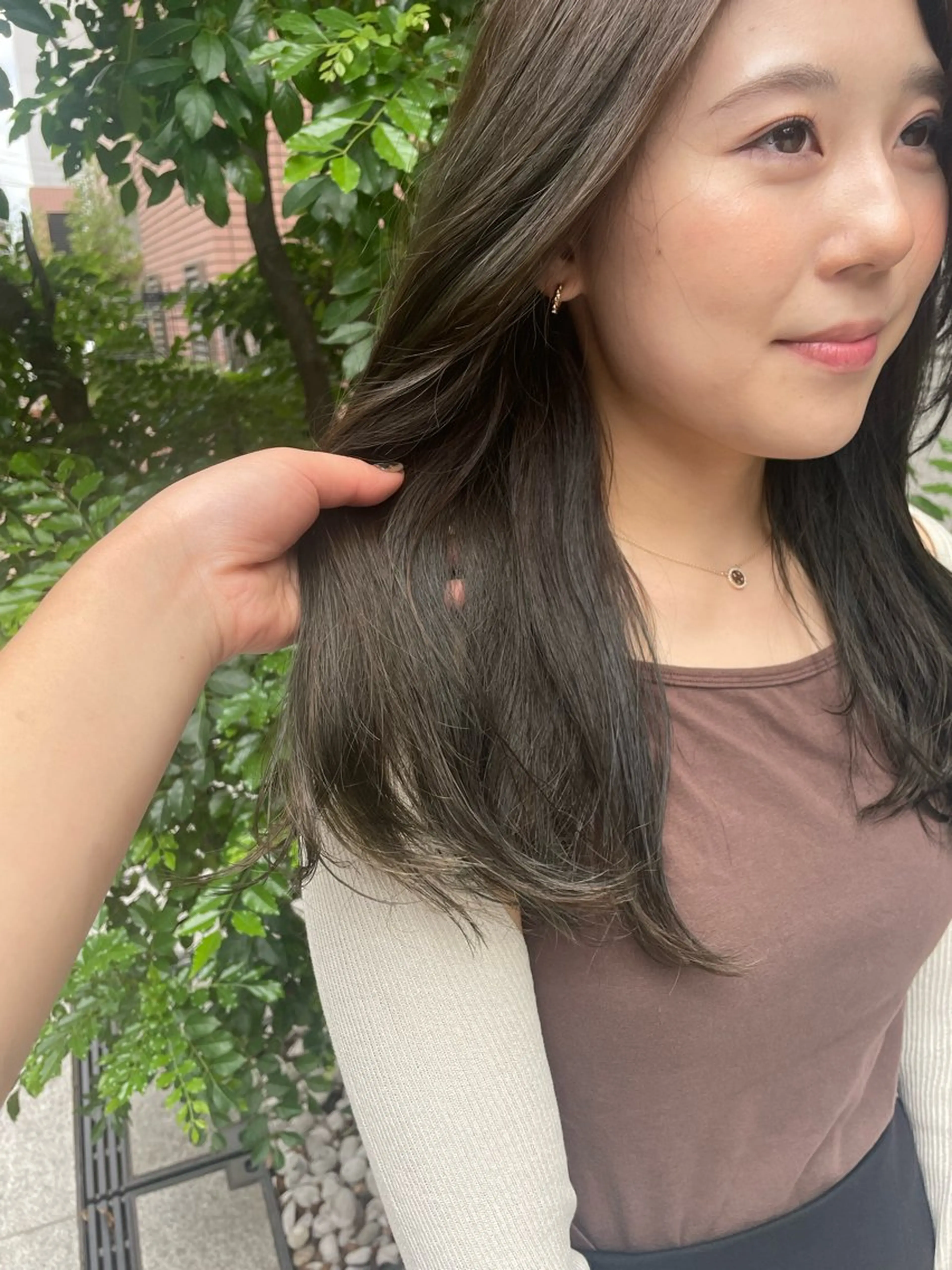 ロング カラー オリーブカラー ヘアカラー トリートメント mei｜顔まわり ×透明感カラーのヘアスタイル