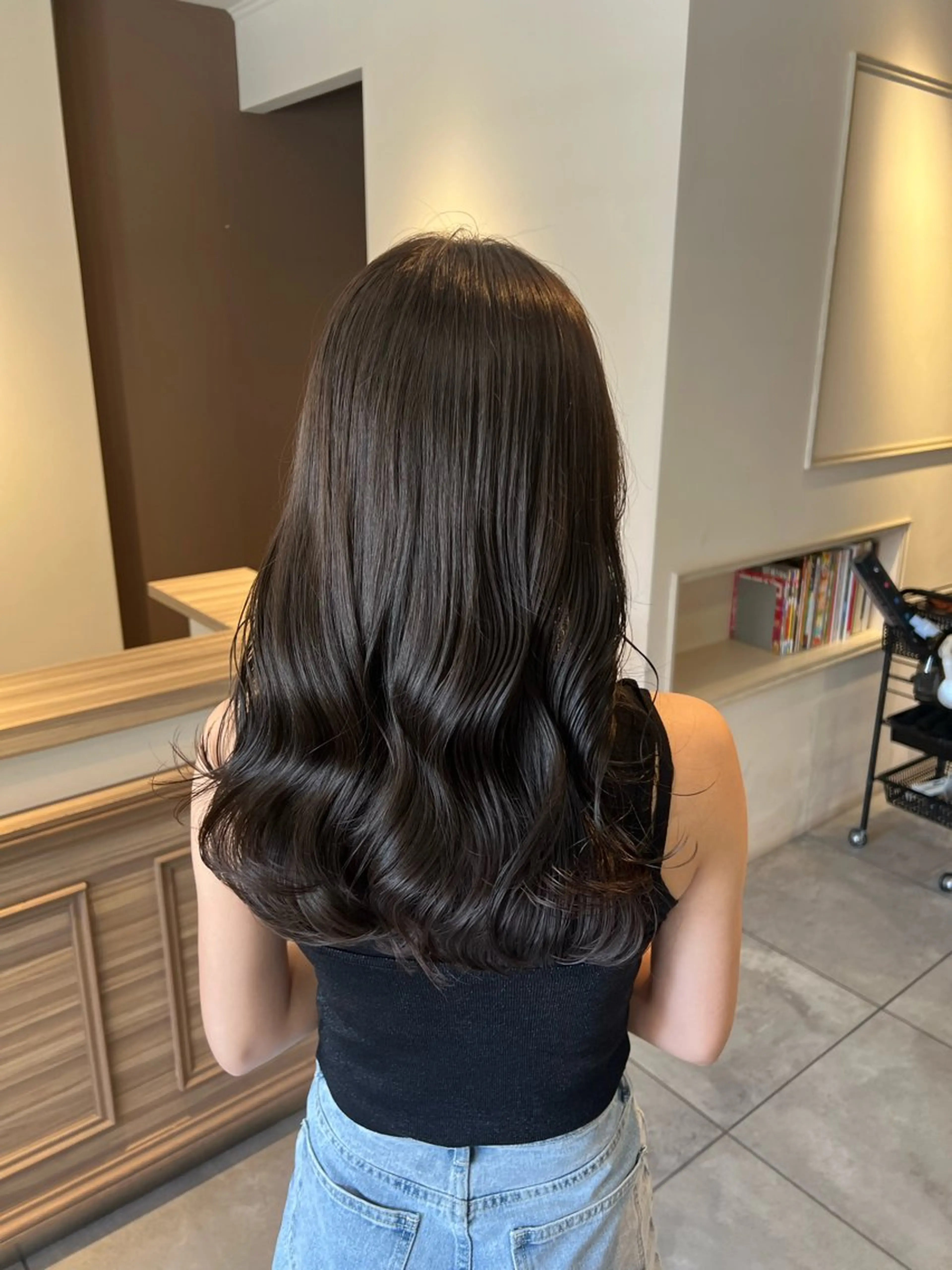 セミロング カラー ブルーカラー ブルーグレー 透明感カラー カット ヘアカラー トリートメント 西村 美羽のヘアスタイル