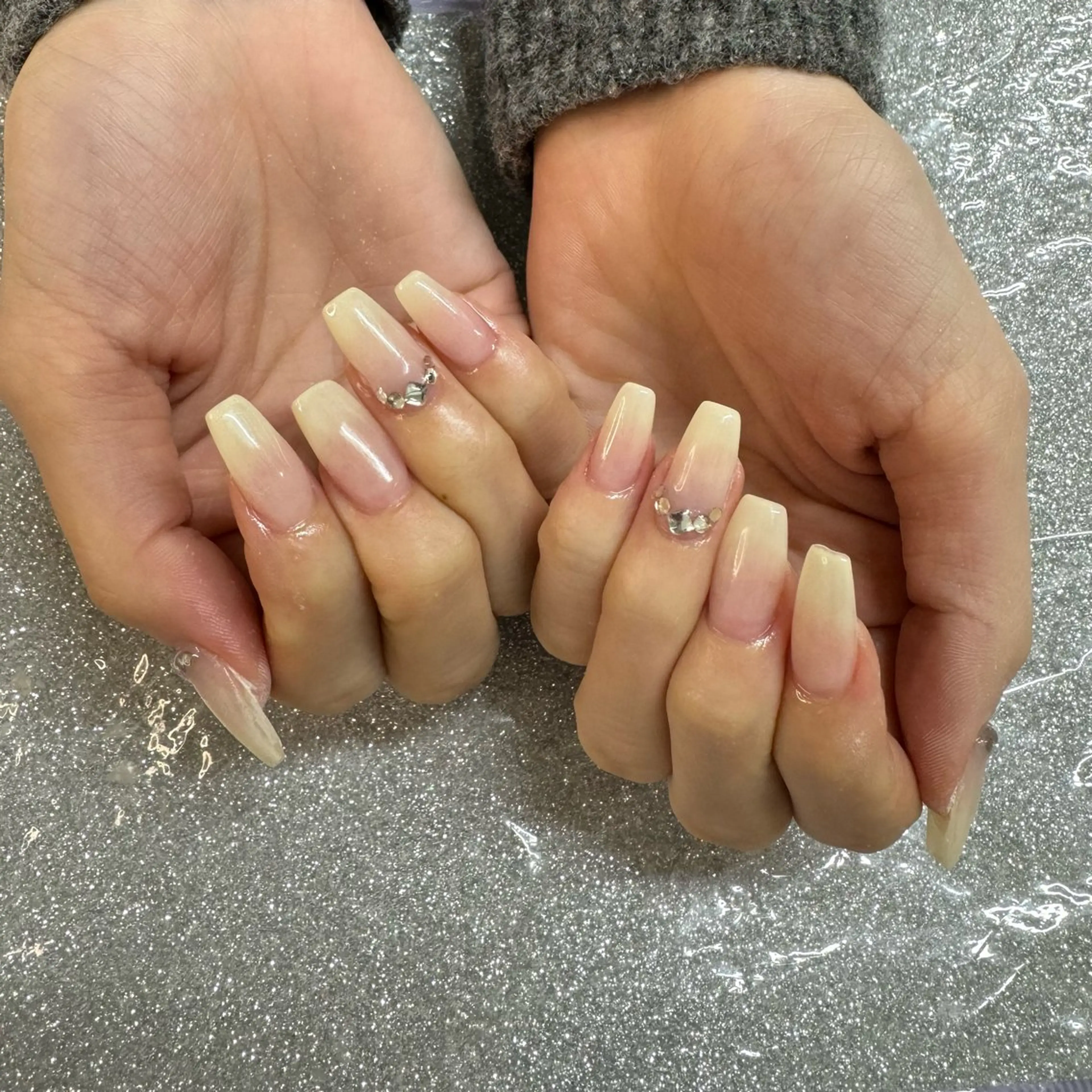 ネイル ハンドネイル VIERU 🌈🎀💖のネイルデザイン