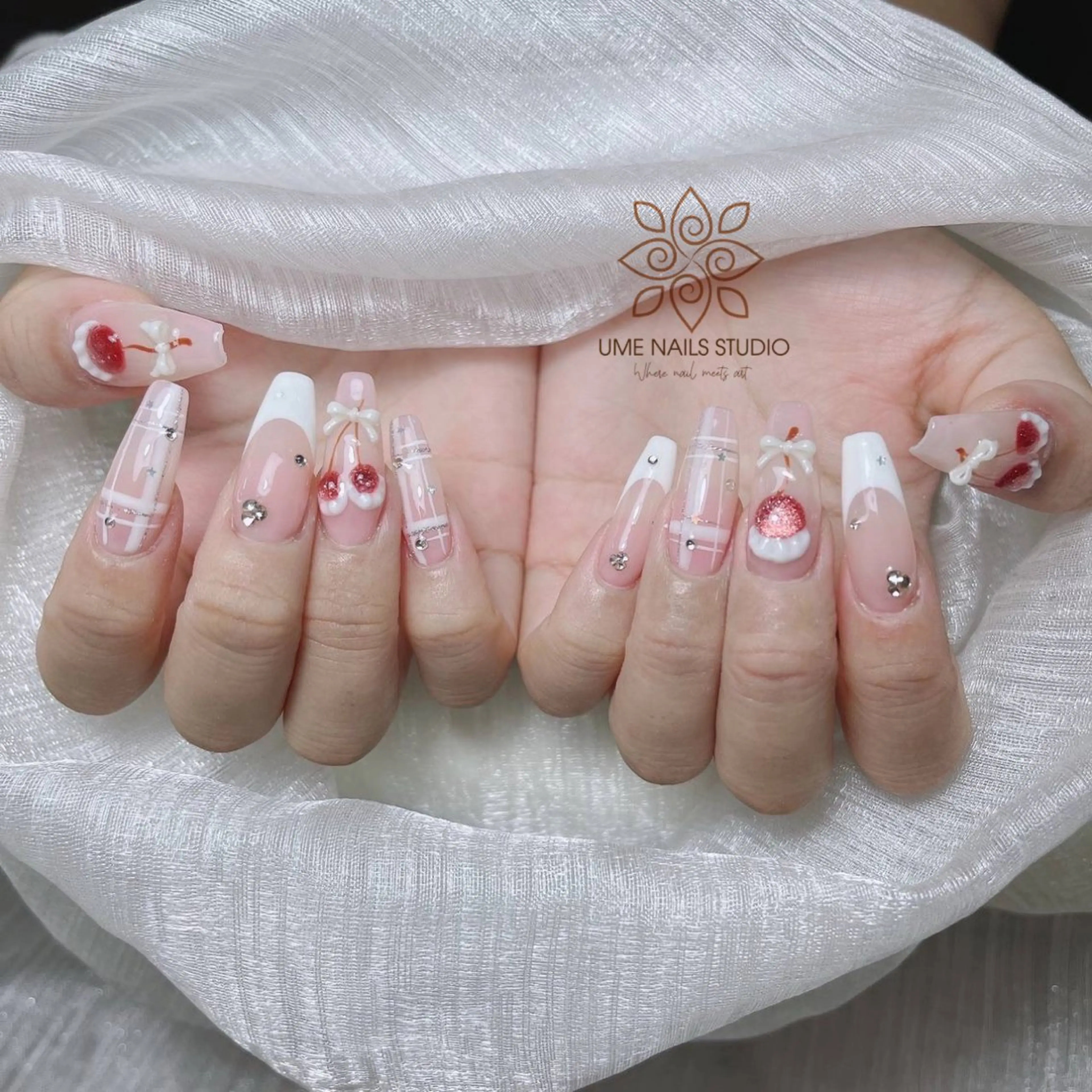ネイル チークネイル クリアネイル ガーリー キラキラネイル 韓国ネイル Ume Nail Studioのネイルデザイン