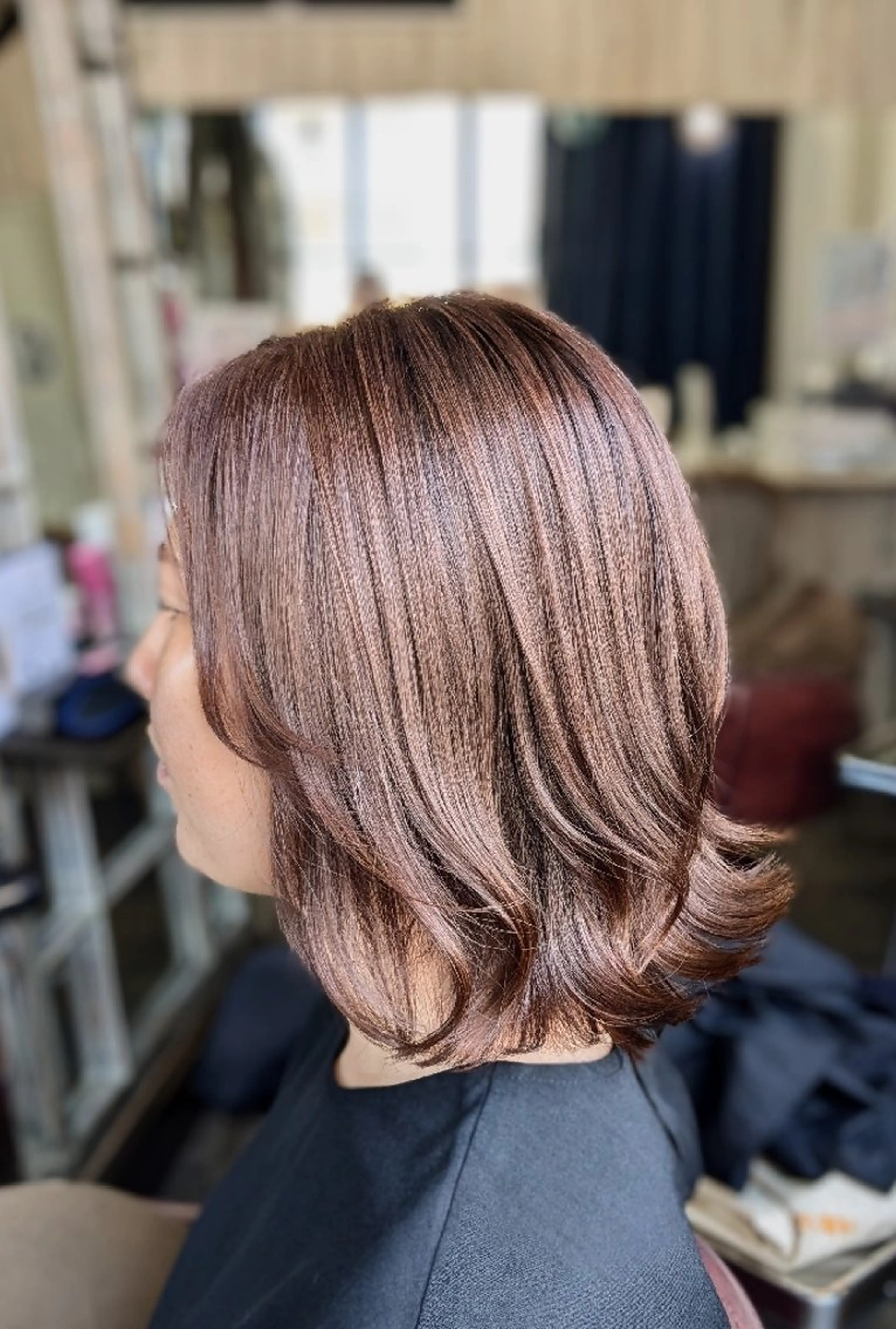 ミディアム カラー ボブレイヤー ラベンダーカラー ボブ くびれヘア 顔まわりレイヤー カット ヘアカラー トリートメント メンズパーマ/顔周り レイヤーカット/えののヘアスタイル
