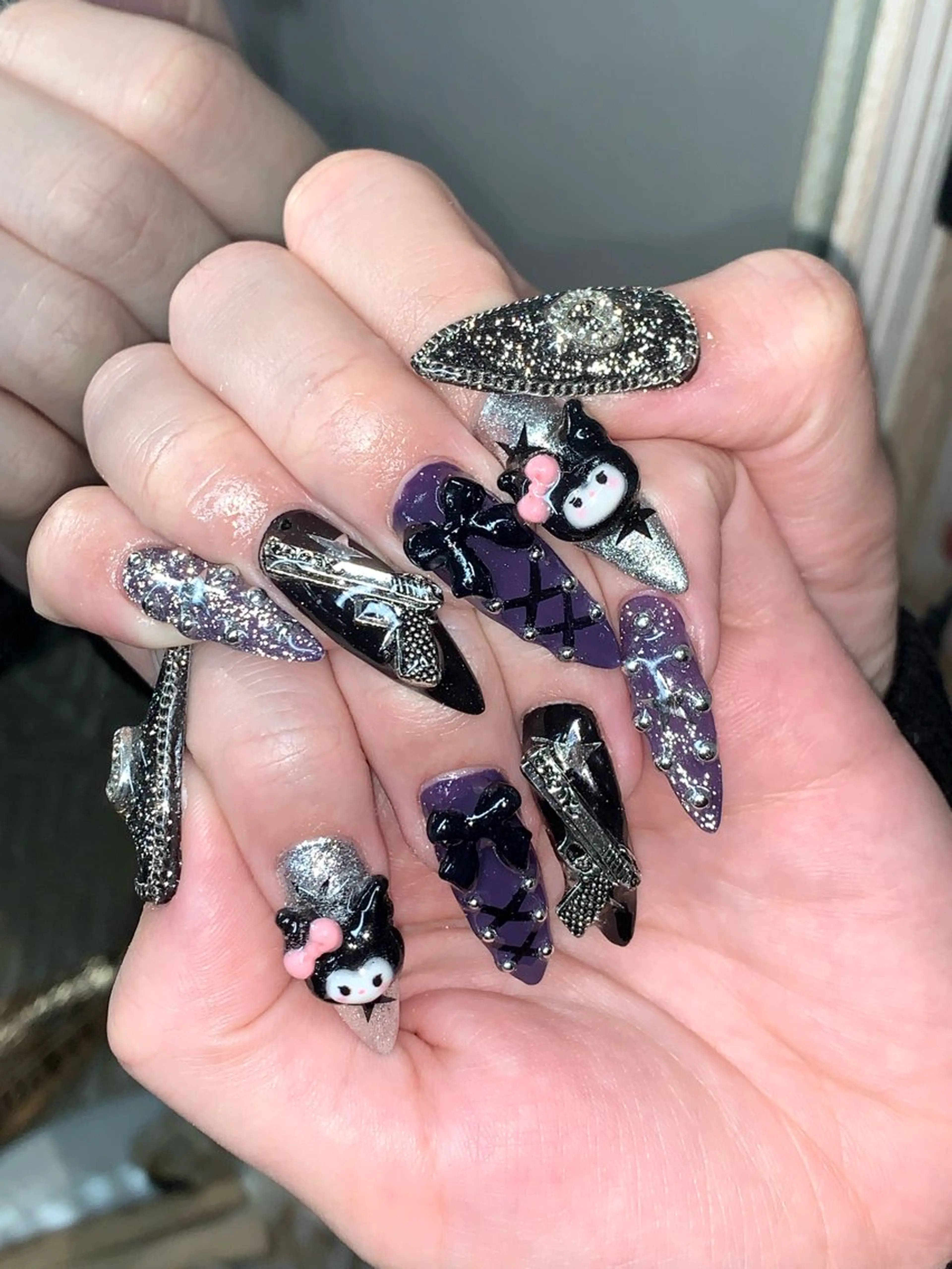 ネイル ハンドネイル NES NAIL所属・さゆり￤推しキャラ ￤ロングネイル🩷のネイルデザイン