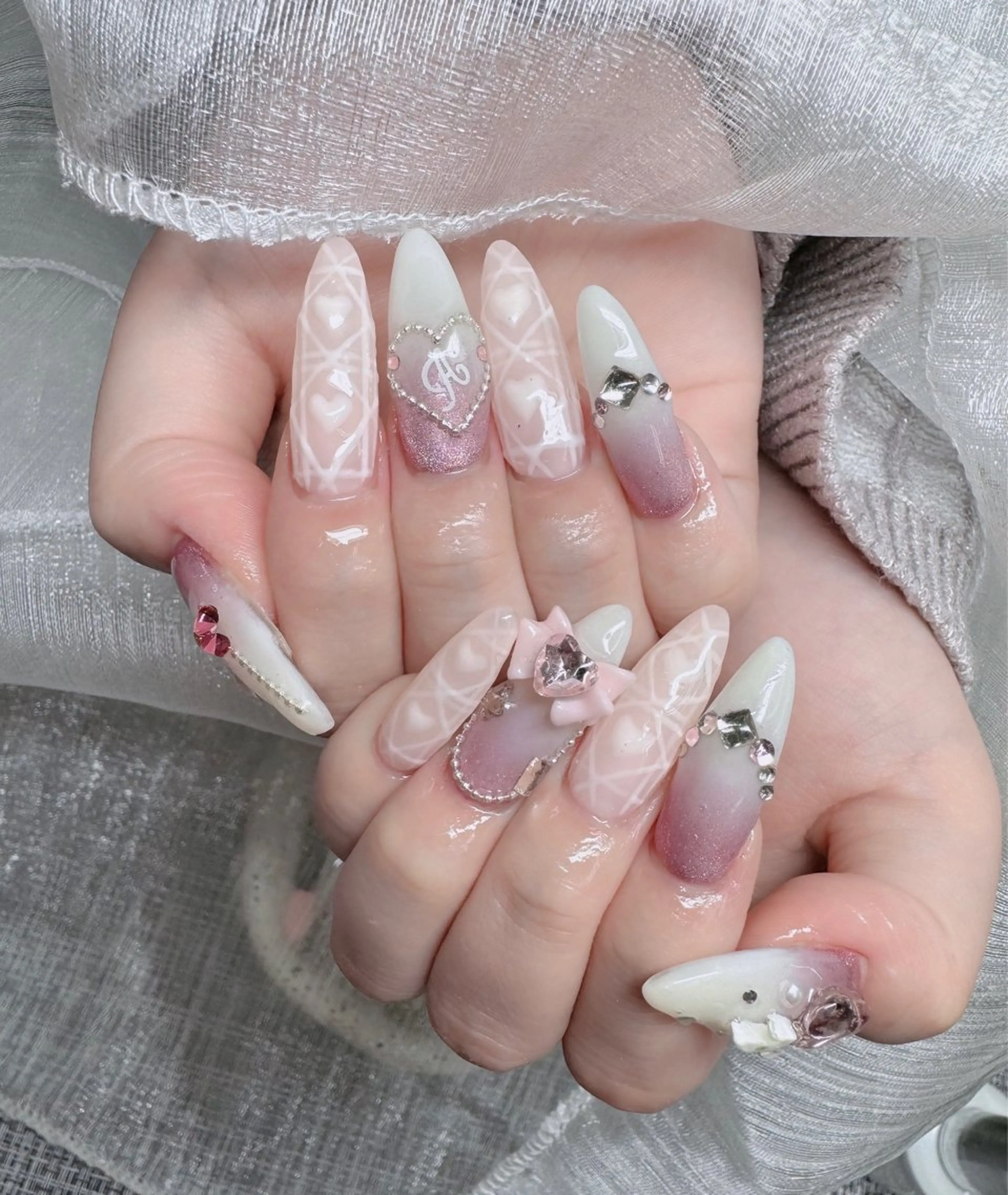 ネイル オーロラネイル フレンチネイル ジェルネイル ハロウィン キラキラネイル H.baby Nail Salonのネイルデザイン