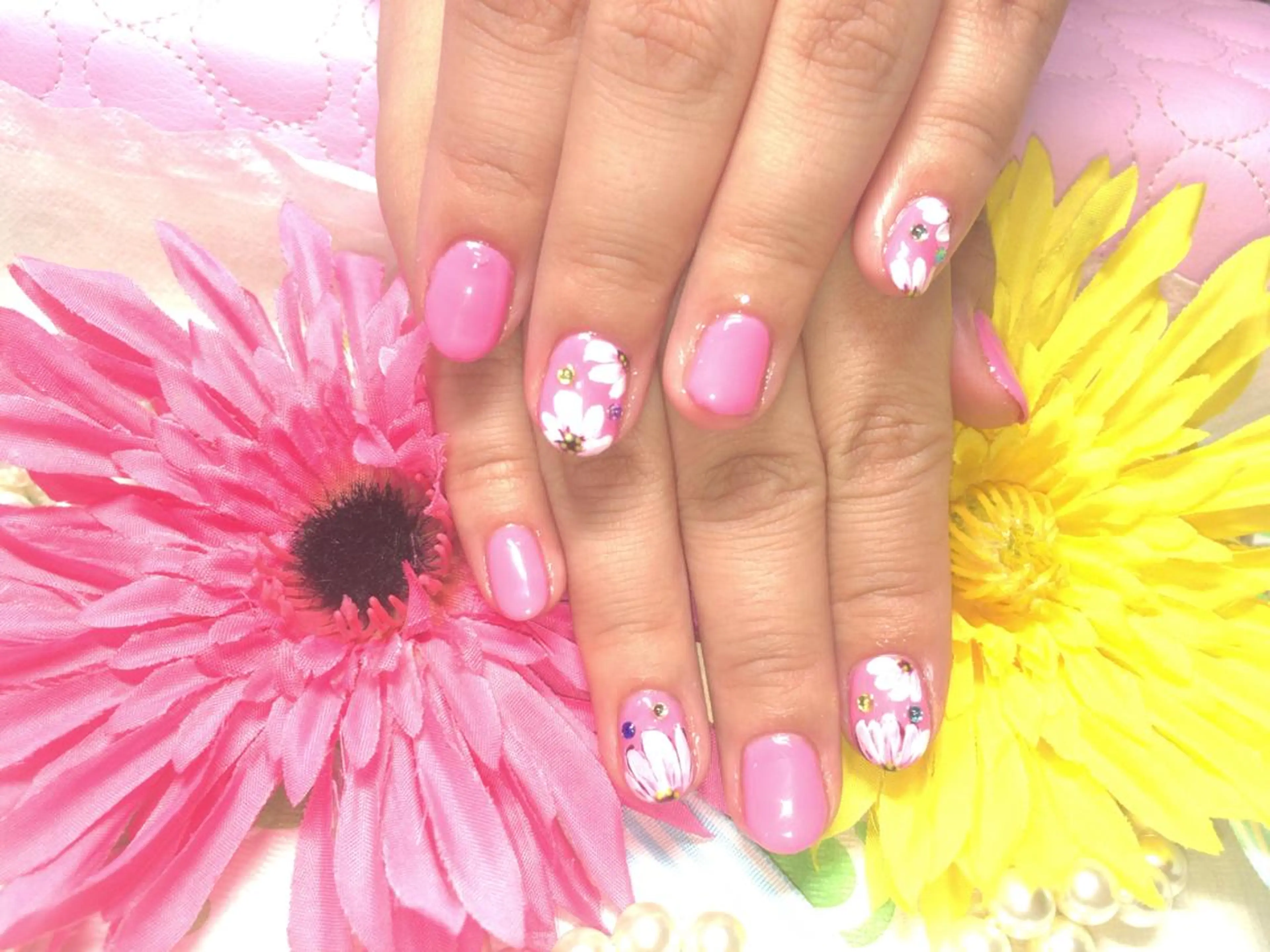 ネイル フラワーネイル ハンドネイル ハンドケア ネイルサロン HARRYS所属・ネイル・脱毛サロン HARRYSのエステ・リラクイメージ