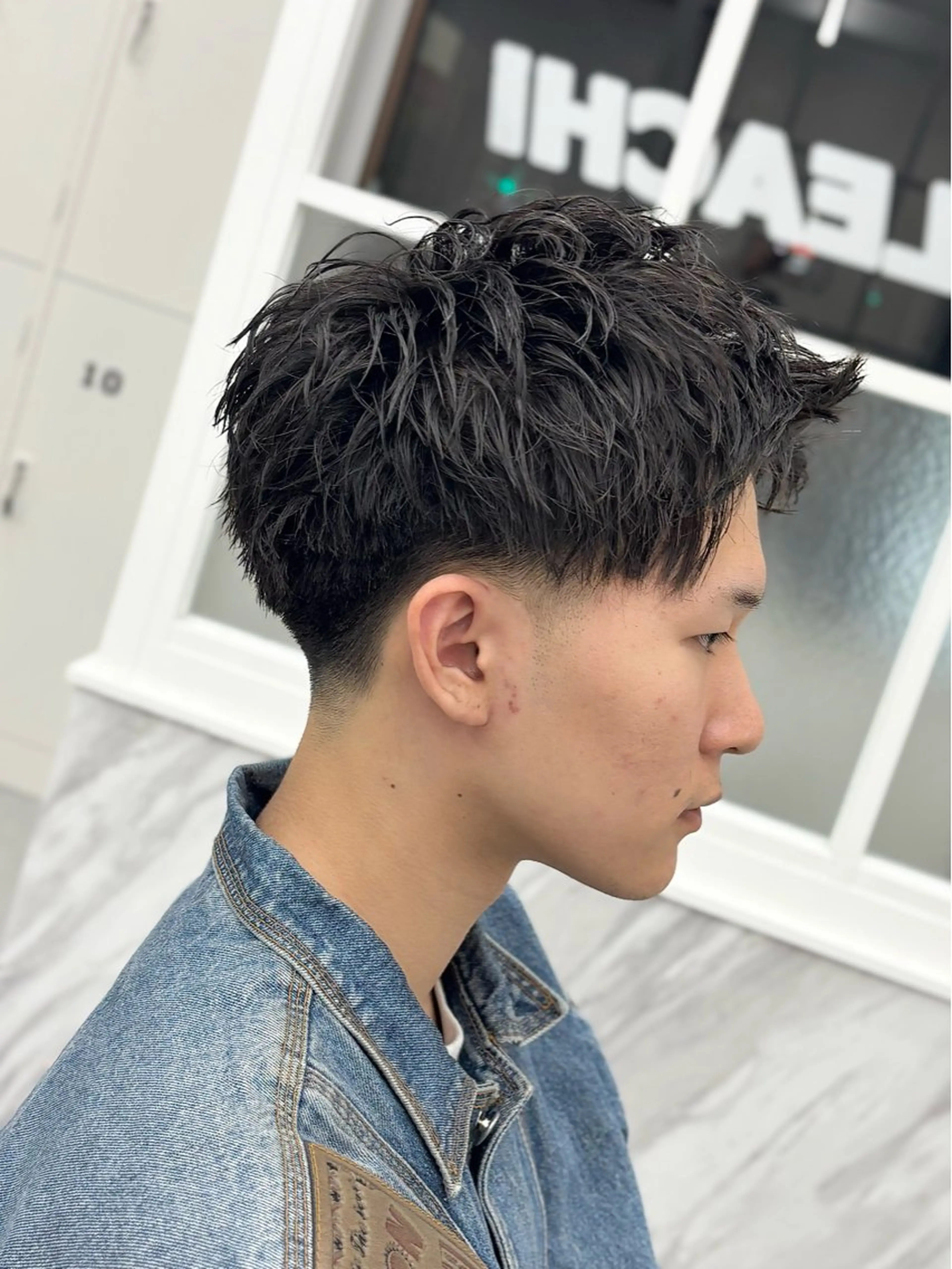 パーマ メンズ アップバング フェードカット 刈り上げ カット パーマ KanedaRio パーマ/フェードのヘアスタイル