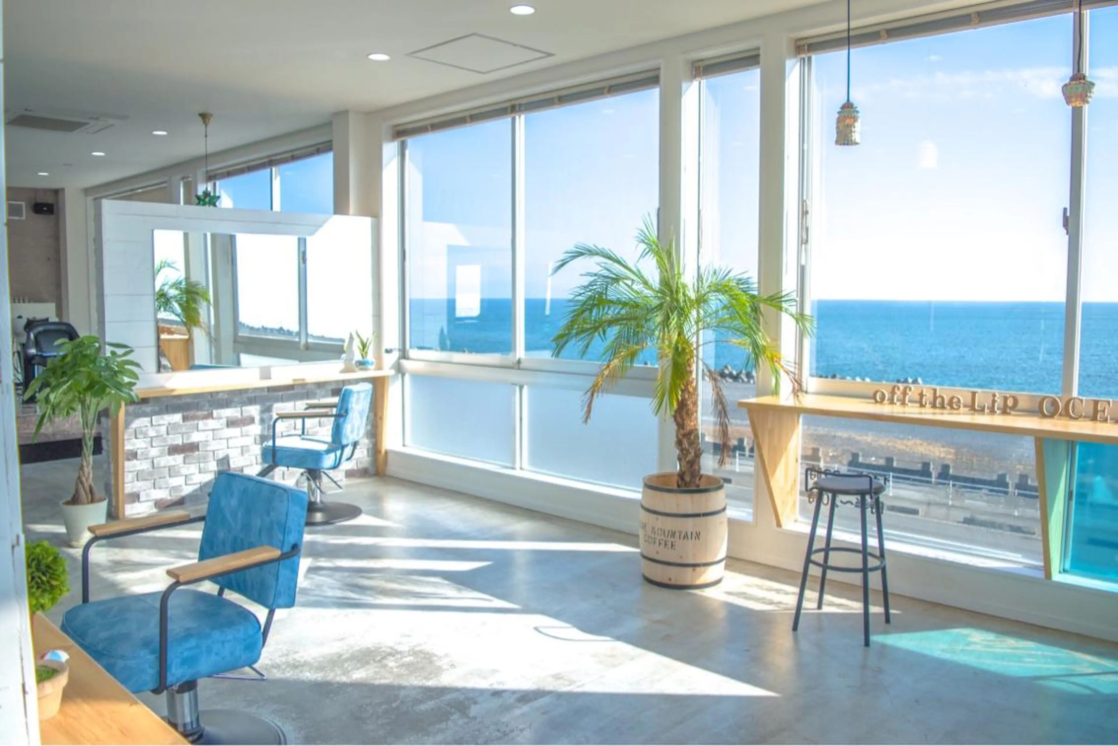 【人気no.1】カット+オーダーcolor+潤艶トリートメント🍹This is cafeドリンク付き🍹の写真