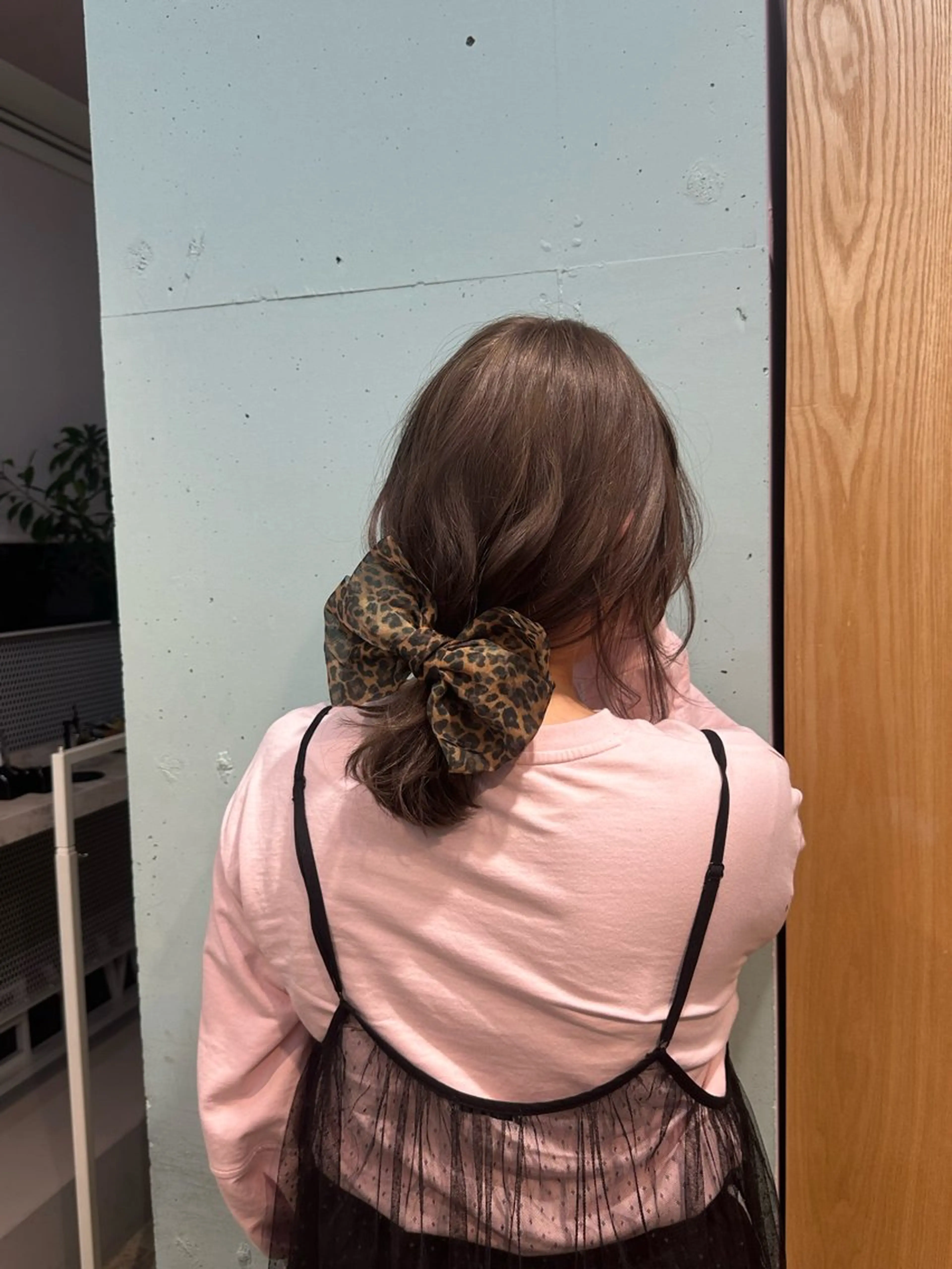 セミロング カラー 透明感カラー グレージュ さとう あやかのヘアスタイル